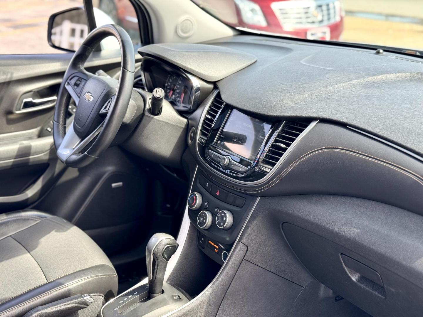 2018 SILVER Chevrolet Trax LT AWD (3GNCJPSB3JL) with an 1.4L L4 DOHC 16V engine, 6A transmission, located at 7600 S Western Ave., Chicago, IL, 60620, (773) 918-3980, 0.000000, 0.000000 - Photo#11