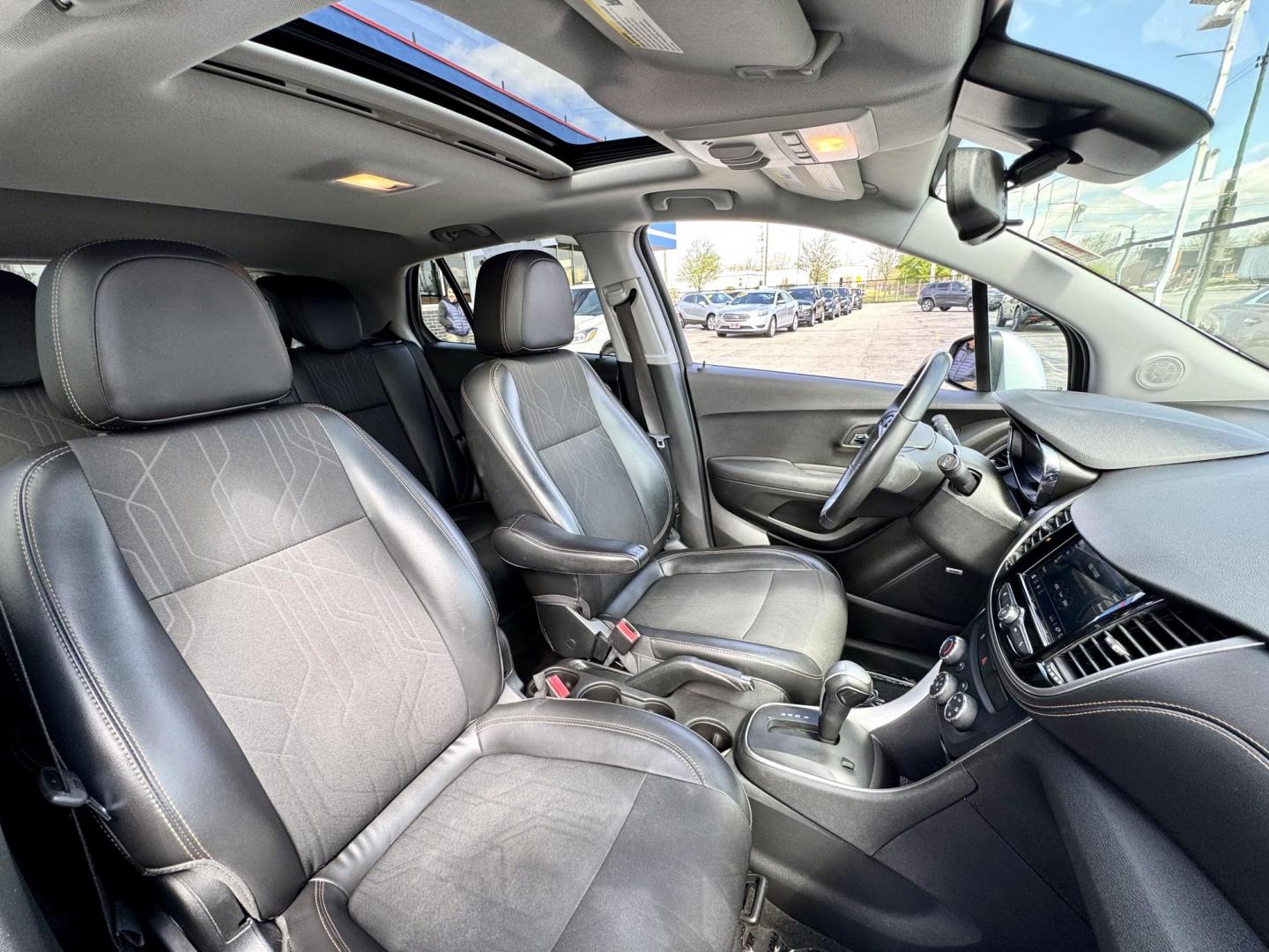 2018 SILVER Chevrolet Trax LT AWD (3GNCJPSB3JL) with an 1.4L L4 DOHC 16V engine, 6A transmission, located at 7600 S Western Ave., Chicago, IL, 60620, (773) 918-3980, 0.000000, 0.000000 - Photo#12