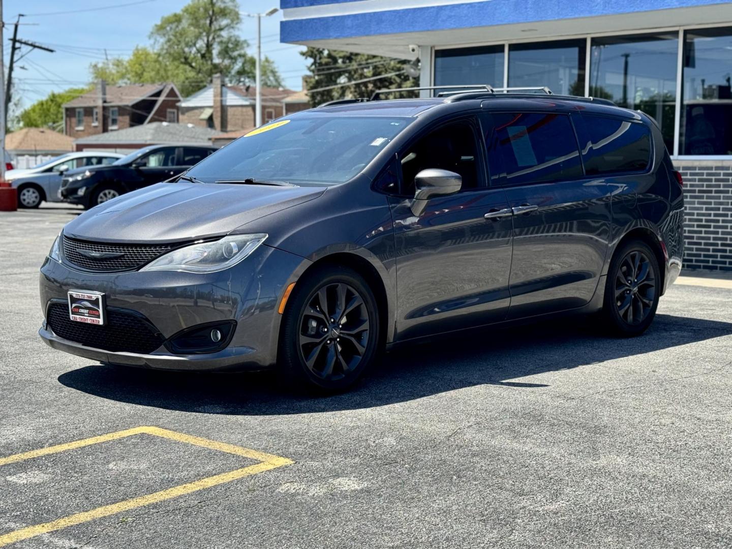 2019 GRAY Chrysler Pacifica Touring-L Plus (2C4RC1EG2KR) with an 3.6L V6 DOHC 24V engine, 9A transmission, located at 7600 S Western Ave., Chicago, IL, 60620, (773) 918-3980, 0.000000, 0.000000 - Photo#2