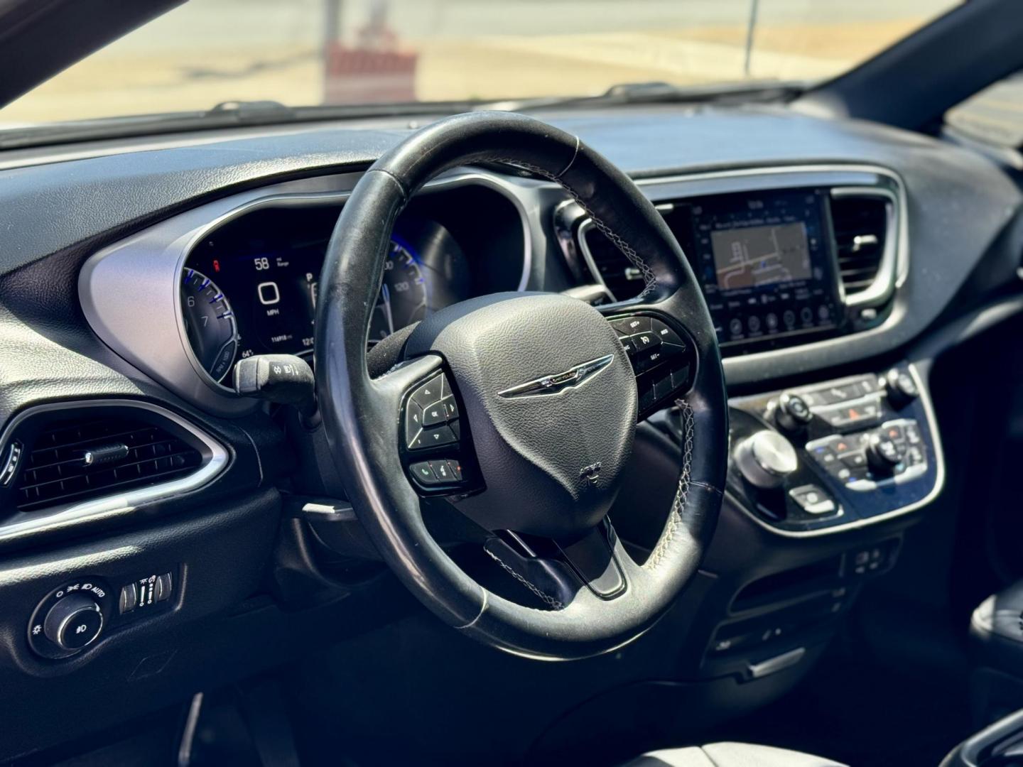 2019 GRAY Chrysler Pacifica Touring-L Plus (2C4RC1EG2KR) with an 3.6L V6 DOHC 24V engine, 9A transmission, located at 7600 S Western Ave., Chicago, IL, 60620, (773) 918-3980, 0.000000, 0.000000 - Photo#5