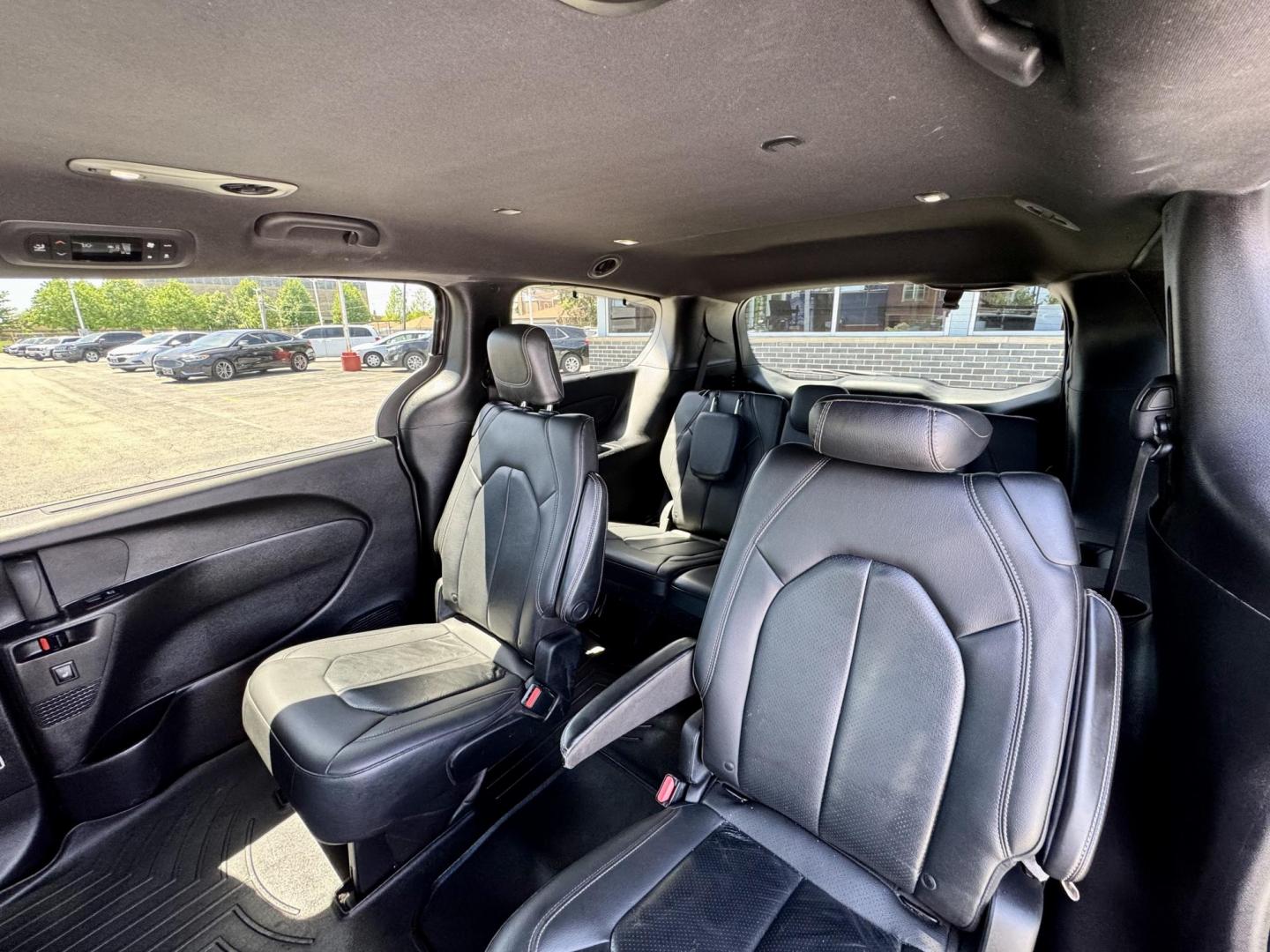 2019 GRAY Chrysler Pacifica Touring-L Plus (2C4RC1EG2KR) with an 3.6L V6 DOHC 24V engine, 9A transmission, located at 7600 S Western Ave., Chicago, IL, 60620, (773) 918-3980, 0.000000, 0.000000 - Photo#9