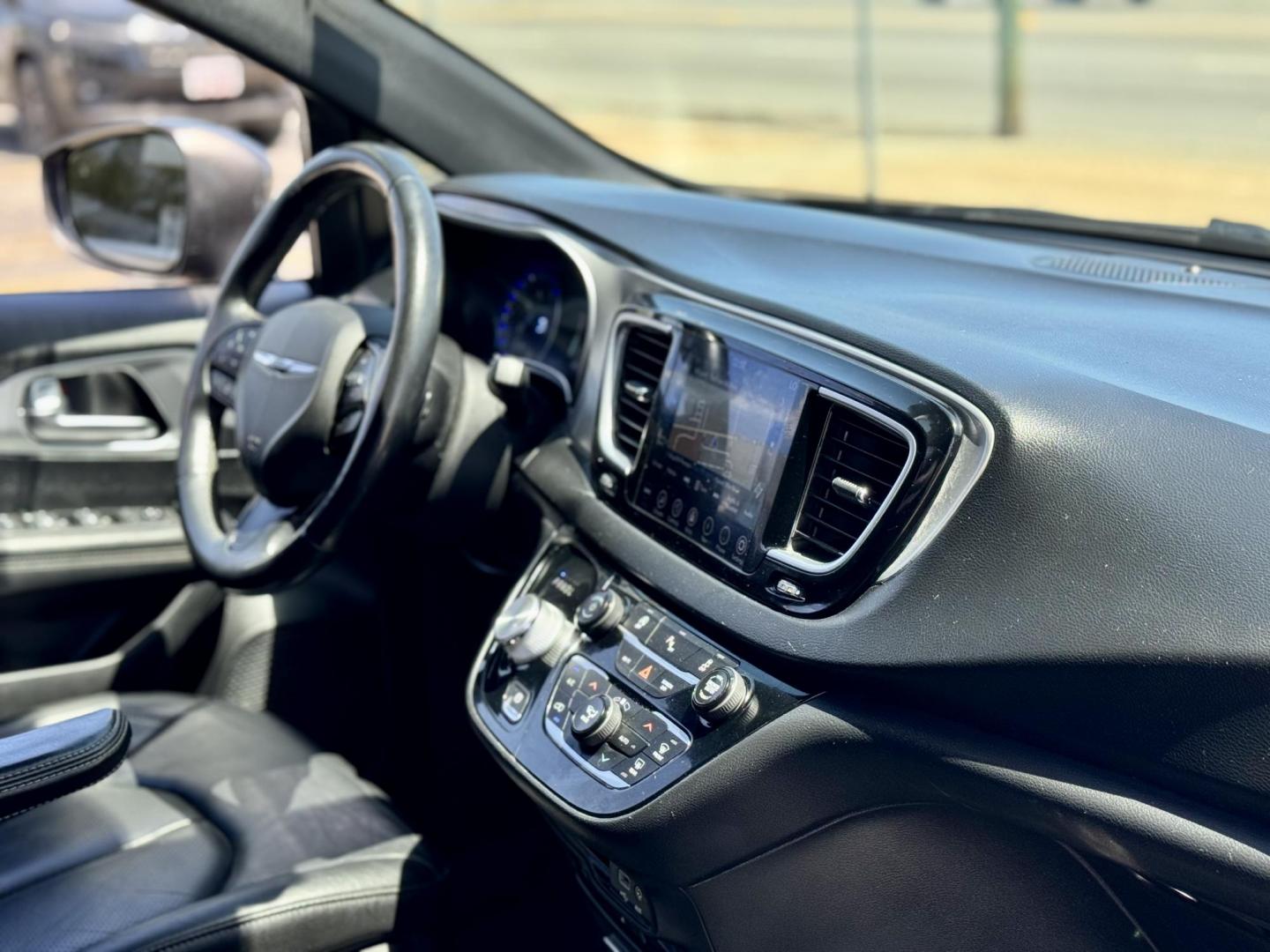 2019 GRAY Chrysler Pacifica Touring-L Plus (2C4RC1EG2KR) with an 3.6L V6 DOHC 24V engine, 9A transmission, located at 7600 S Western Ave., Chicago, IL, 60620, (773) 918-3980, 0.000000, 0.000000 - Photo#11