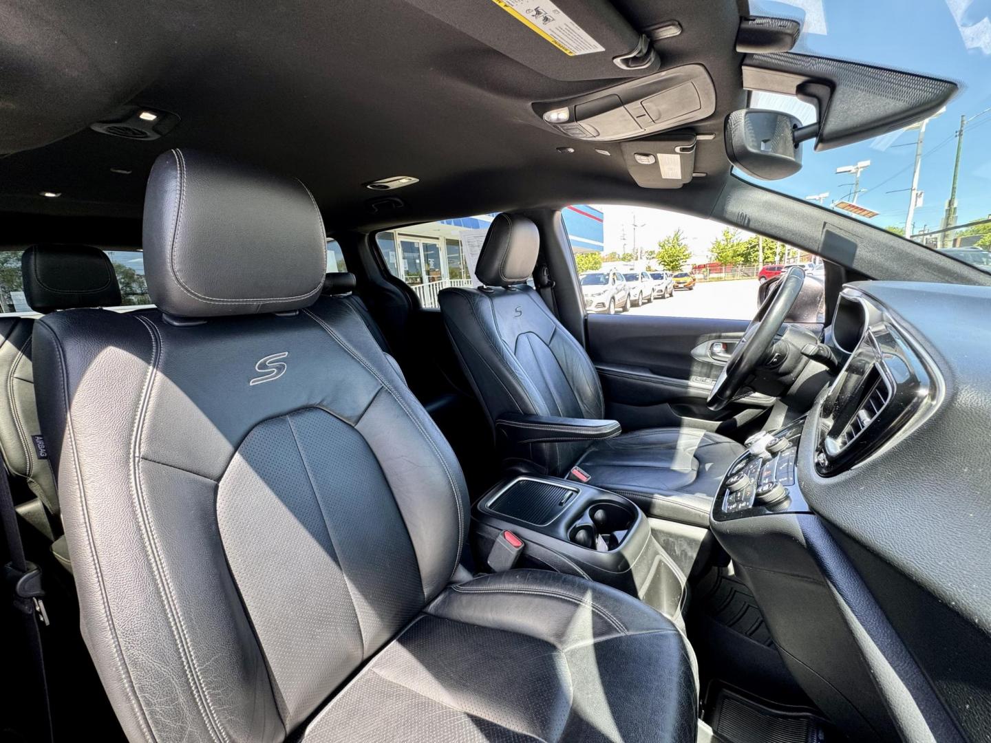 2019 GRAY Chrysler Pacifica Touring-L Plus (2C4RC1EG2KR) with an 3.6L V6 DOHC 24V engine, 9A transmission, located at 7600 S Western Ave., Chicago, IL, 60620, (773) 918-3980, 0.000000, 0.000000 - Photo#12