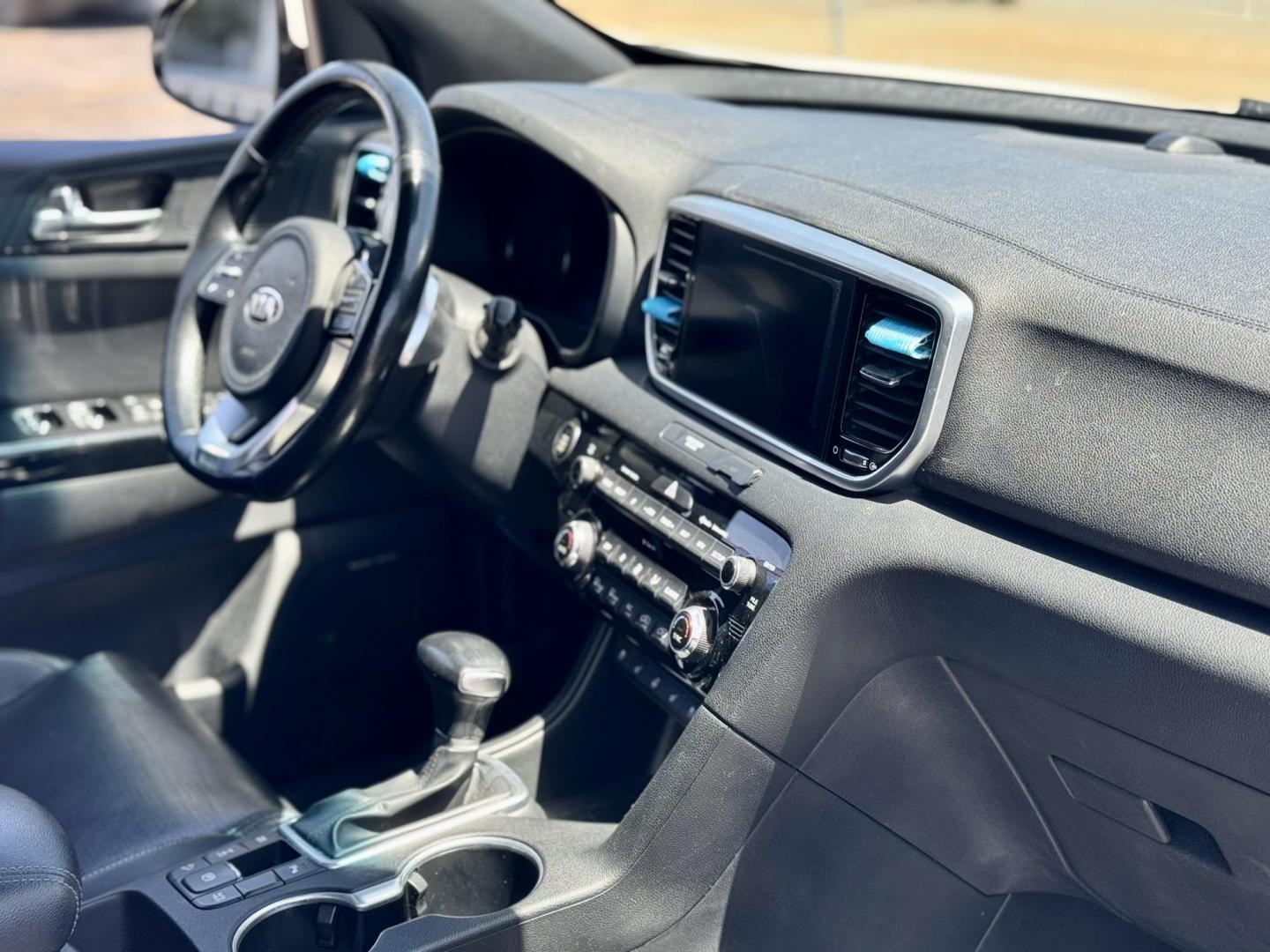 2020 WHITE Kia Sportage SX AWD (KNDPRCA61L7) with an 2.0L L4 DOHC 16V engine, 6A transmission, located at 7600 S Western Ave., Chicago, IL, 60620, (773) 918-3980, 0.000000, 0.000000 - Photo#11
