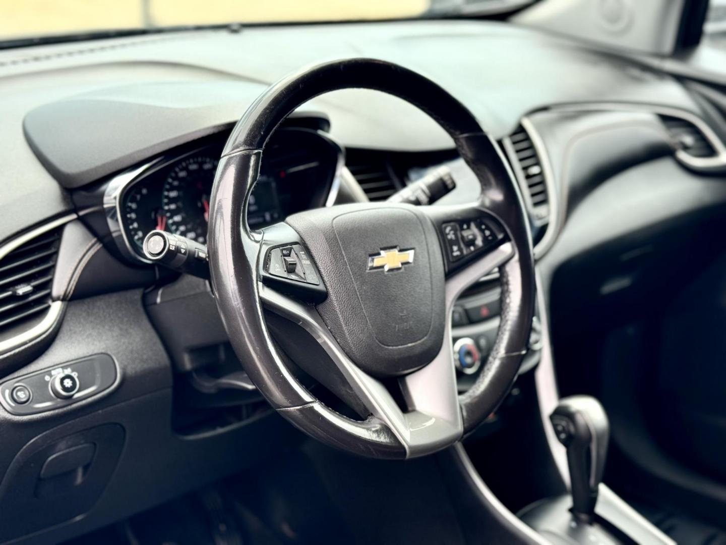2020 BLACK Chevrolet Trax LT FWD (3GNCJLSBXLL) with an 1.4L L4 DOHC 16V engine, 6A transmission, located at 7600 S Western Ave., Chicago, IL, 60620, (773) 918-3980, 0.000000, 0.000000 - Photo#5