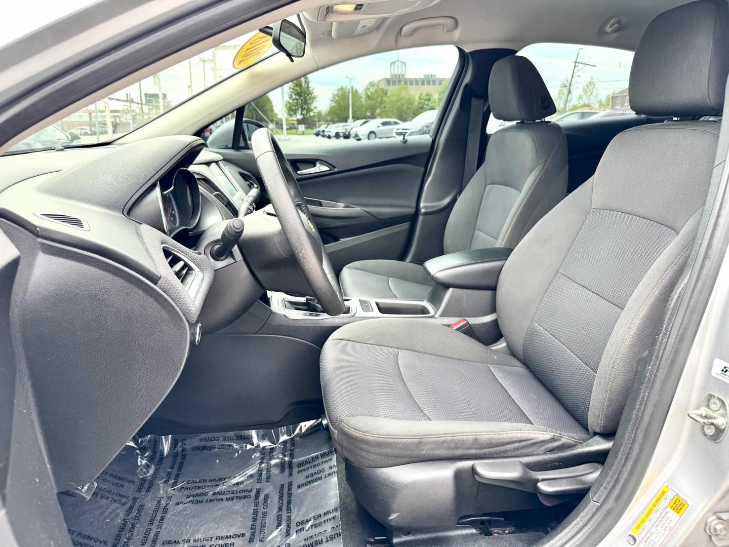 2018 SILVER Chevrolet Cruze LS Auto (1G1BC5SM4J7) with an 1.4L L4 DOHC 16V TURBO engine, 6A transmission, located at 7600 S Western Ave., Chicago, IL, 60620, (773) 918-3980, 0.000000, 0.000000 - Photo#5