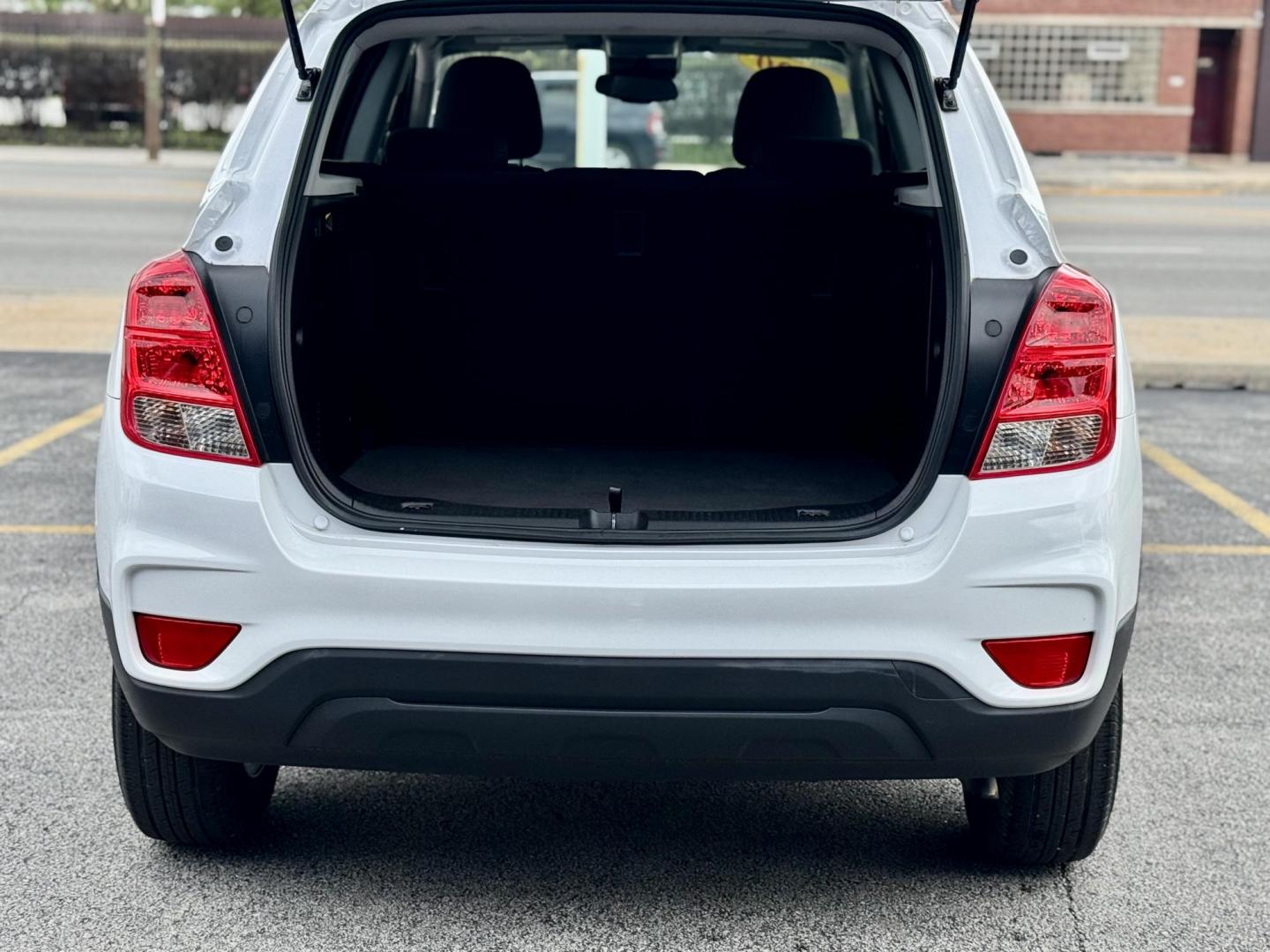 2020 WHITE Chevrolet Trax LS FWD (3GNCJKSB2LL) with an 1.4L L4 DOHC 16V engine, 6A transmission, located at 7600 S Western Ave., Chicago, IL, 60620, (773) 918-3980, 0.000000, 0.000000 - Photo#4