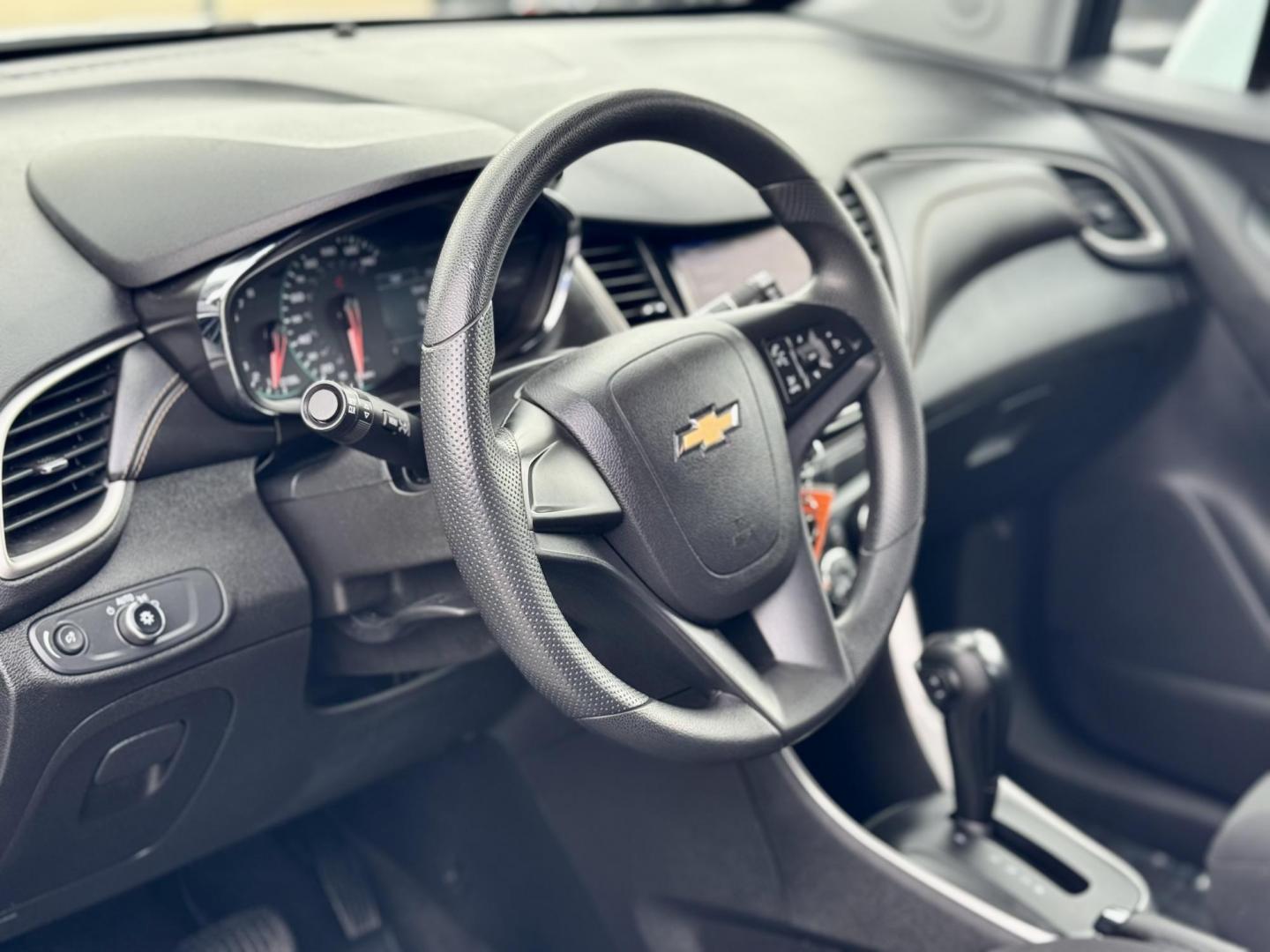 2020 WHITE Chevrolet Trax LS FWD (3GNCJKSB2LL) with an 1.4L L4 DOHC 16V engine, 6A transmission, located at 7600 S Western Ave., Chicago, IL, 60620, (773) 918-3980, 0.000000, 0.000000 - Photo#5
