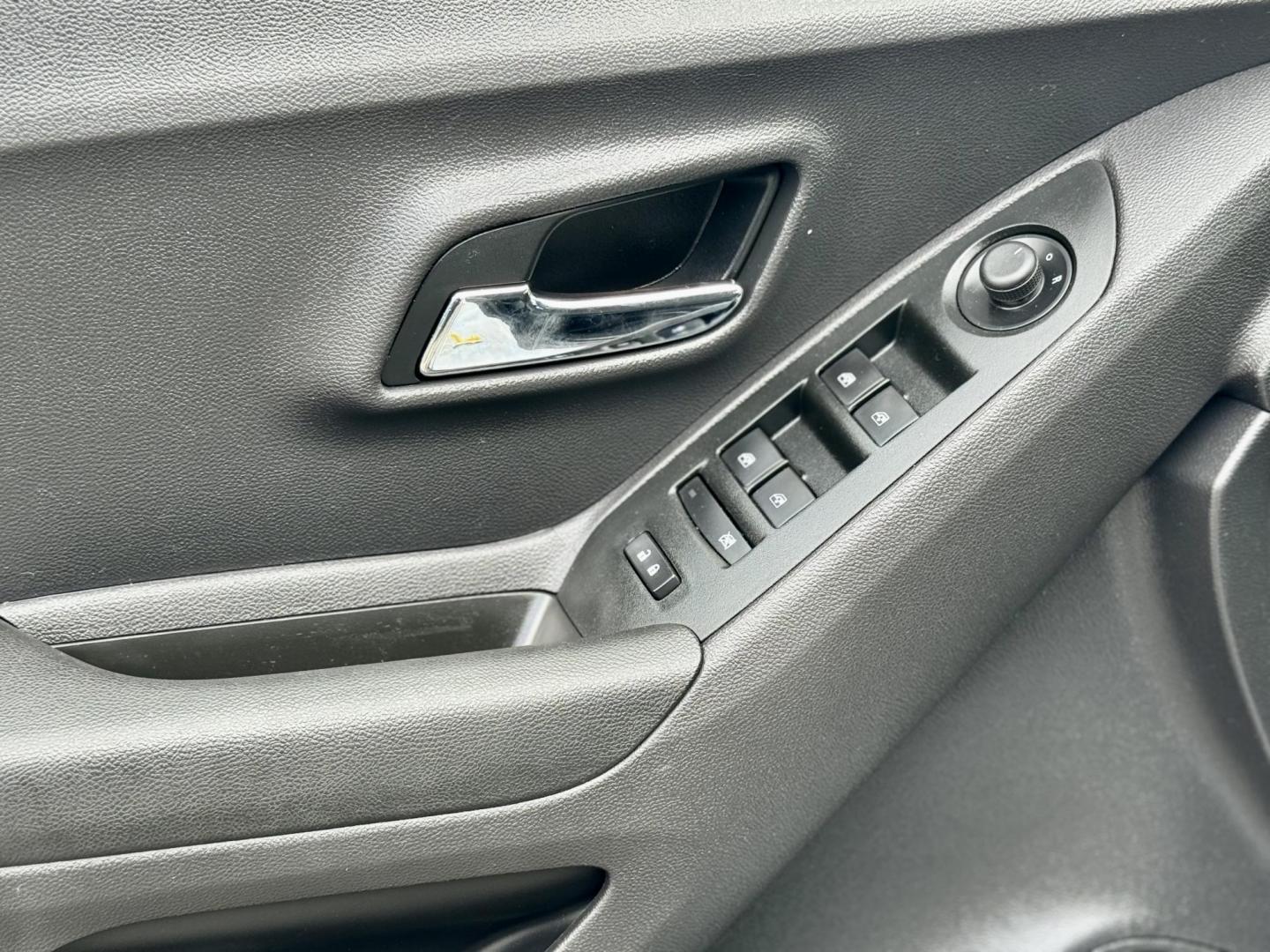 2020 WHITE Chevrolet Trax LS FWD (3GNCJKSB2LL) with an 1.4L L4 DOHC 16V engine, 6A transmission, located at 7600 S Western Ave., Chicago, IL, 60620, (773) 918-3980, 0.000000, 0.000000 - Photo#6