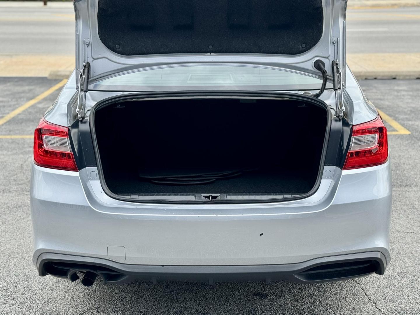2018 SILVER Subaru Legacy 2.5i (4S3BNAA6XJ3) with an 2.5L H4 SOHC 16V engine, CVT transmission, located at 7600 S Western Ave., Chicago, IL, 60620, (773) 918-3980, 0.000000, 0.000000 - Photo#4