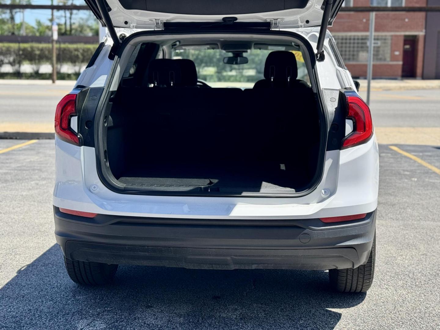 2020 WHITE GMC Terrain SLE (3GKALMEV5LL) with an 1.4L L4 DOHC 16V TURBO engine, 6A transmission, located at 7600 S Western Ave., Chicago, IL, 60620, (773) 918-3980, 0.000000, 0.000000 - Photo#4