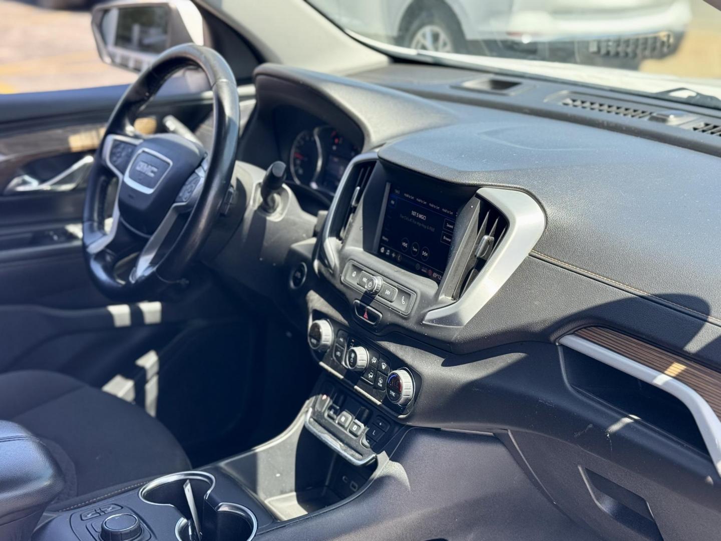 2020 WHITE GMC Terrain SLE (3GKALMEV5LL) with an 1.4L L4 DOHC 16V TURBO engine, 6A transmission, located at 7600 S Western Ave., Chicago, IL, 60620, (773) 918-3980, 0.000000, 0.000000 - Photo#10