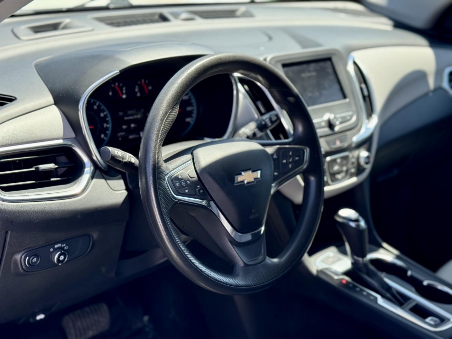 2020 WHITE Chevrolet Equinox LS 1.5 AWD (3GNAXSEV5LS) with an 1.5L L4 DOHC 16V TURBO engine, 6A transmission, located at 7600 S Western Ave., Chicago, IL, 60620, (773) 918-3980, 0.000000, 0.000000- Photo#5