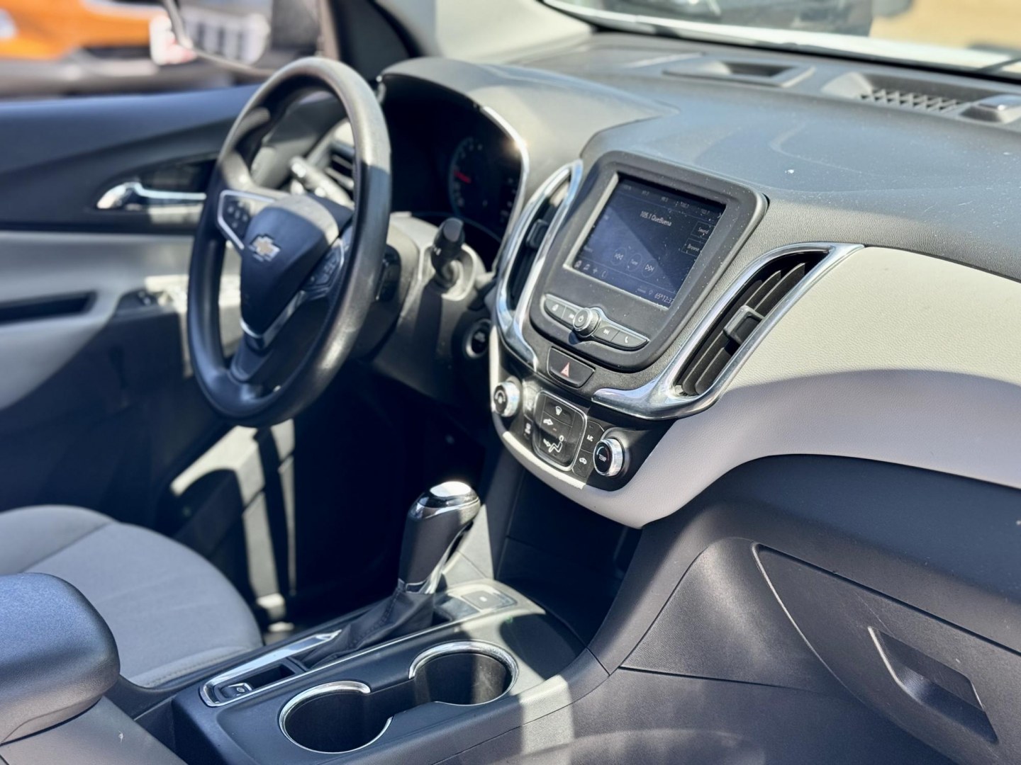 2020 WHITE Chevrolet Equinox LS 1.5 AWD (3GNAXSEV5LS) with an 1.5L L4 DOHC 16V TURBO engine, 6A transmission, located at 7600 S Western Ave., Chicago, IL, 60620, (773) 918-3980, 0.000000, 0.000000- Photo#10