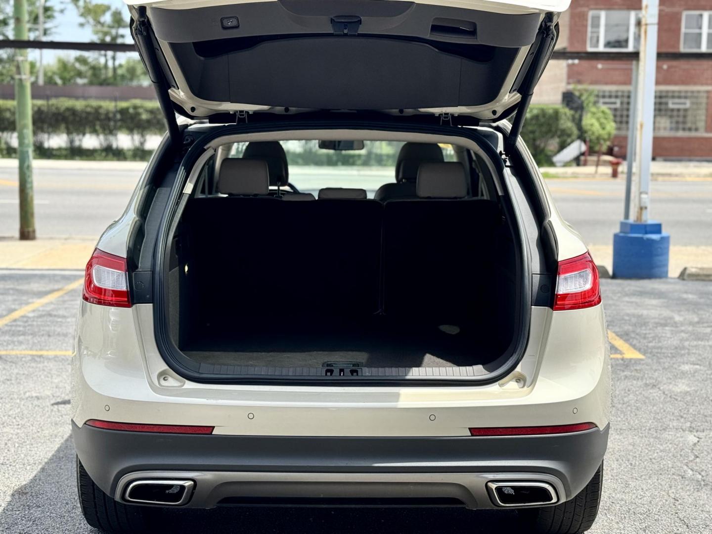 2016 GOLD Lincoln MKX Select AWD (2LMTJ8KR0GB) with an 3.7L V6 DOHC 24V engine, 6A transmission, located at 7600 S Western Ave., Chicago, IL, 60620, (773) 918-3980, 0.000000, 0.000000 - Photo#4