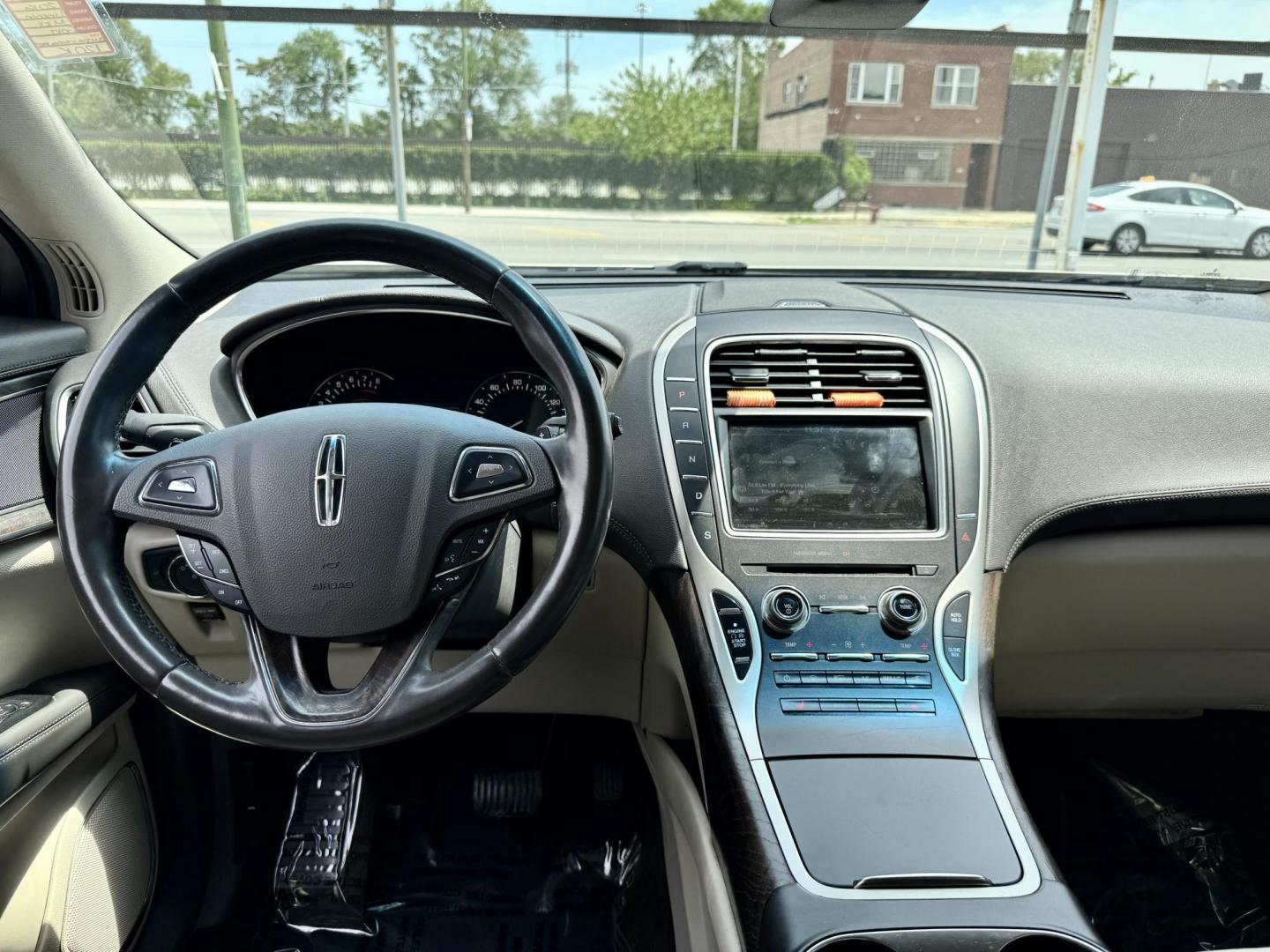 2016 GOLD Lincoln MKX Select AWD (2LMTJ8KR0GB) with an 3.7L V6 DOHC 24V engine, 6A transmission, located at 7600 S Western Ave., Chicago, IL, 60620, (773) 918-3980, 0.000000, 0.000000 - Photo#8
