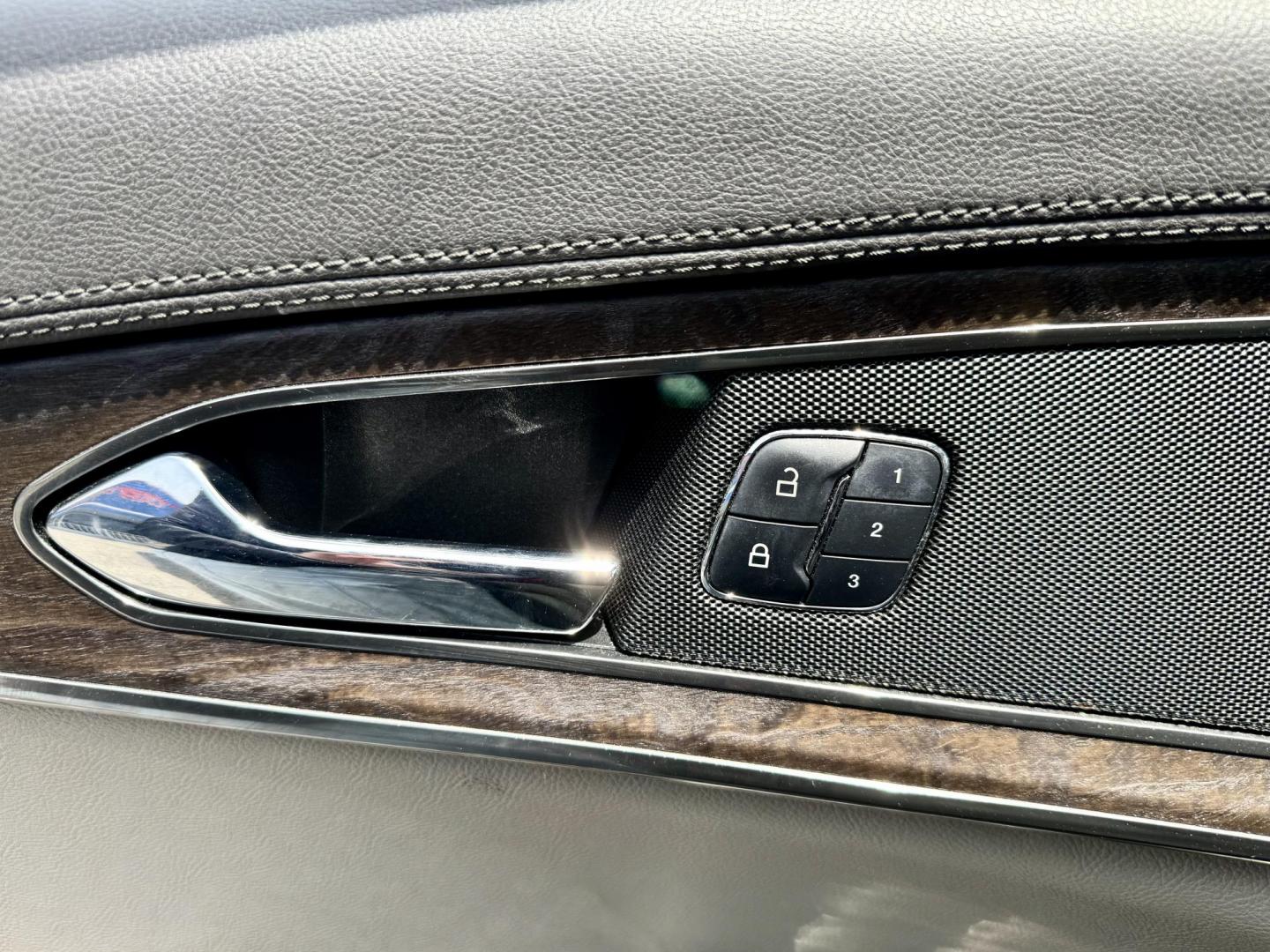 2016 GOLD Lincoln MKX Select AWD (2LMTJ8KR0GB) with an 3.7L V6 DOHC 24V engine, 6A transmission, located at 7600 S Western Ave., Chicago, IL, 60620, (773) 918-3980, 0.000000, 0.000000 - Photo#7