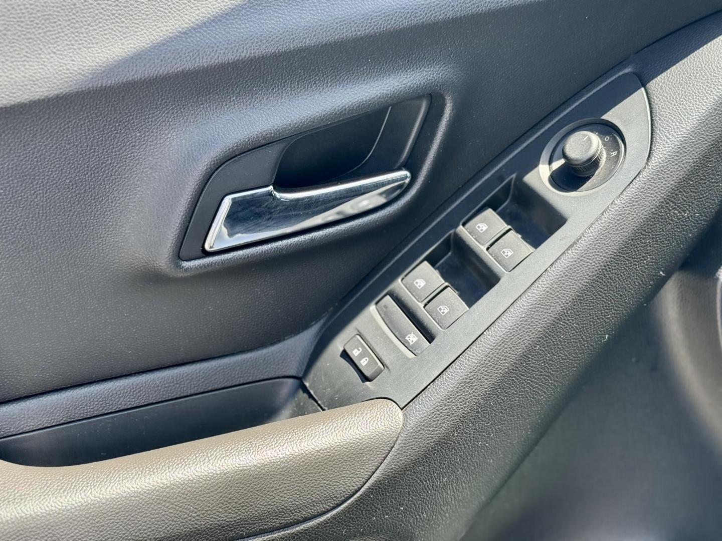 2020 SILVER Chevrolet Trax LT FWD (KL7CJLSB9LB) with an 1.4L L4 DOHC 16V engine, 6A transmission, located at 7600 S Western Ave., Chicago, IL, 60620, (773) 918-3980, 0.000000, 0.000000 - Photo#6