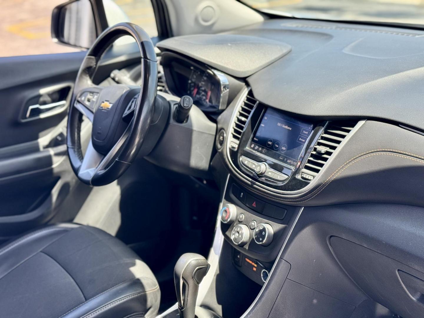 2020 SILVER Chevrolet Trax LT FWD (KL7CJLSB9LB) with an 1.4L L4 DOHC 16V engine, 6A transmission, located at 7600 S Western Ave., Chicago, IL, 60620, (773) 918-3980, 0.000000, 0.000000 - Photo#10