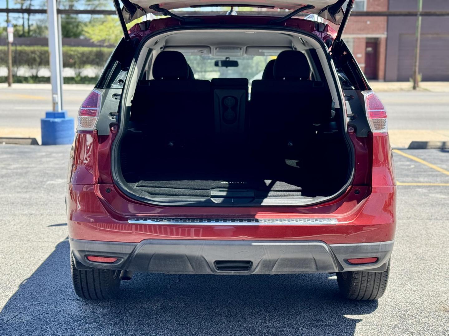 2016 RED Nissan Rogue SV AWD (KNMAT2MV6GP) with an 2.5L L4 DOHC 16V engine, CVT transmission, located at 7600 S Western Ave., Chicago, IL, 60620, (773) 918-3980, 0.000000, 0.000000 - Photo#4
