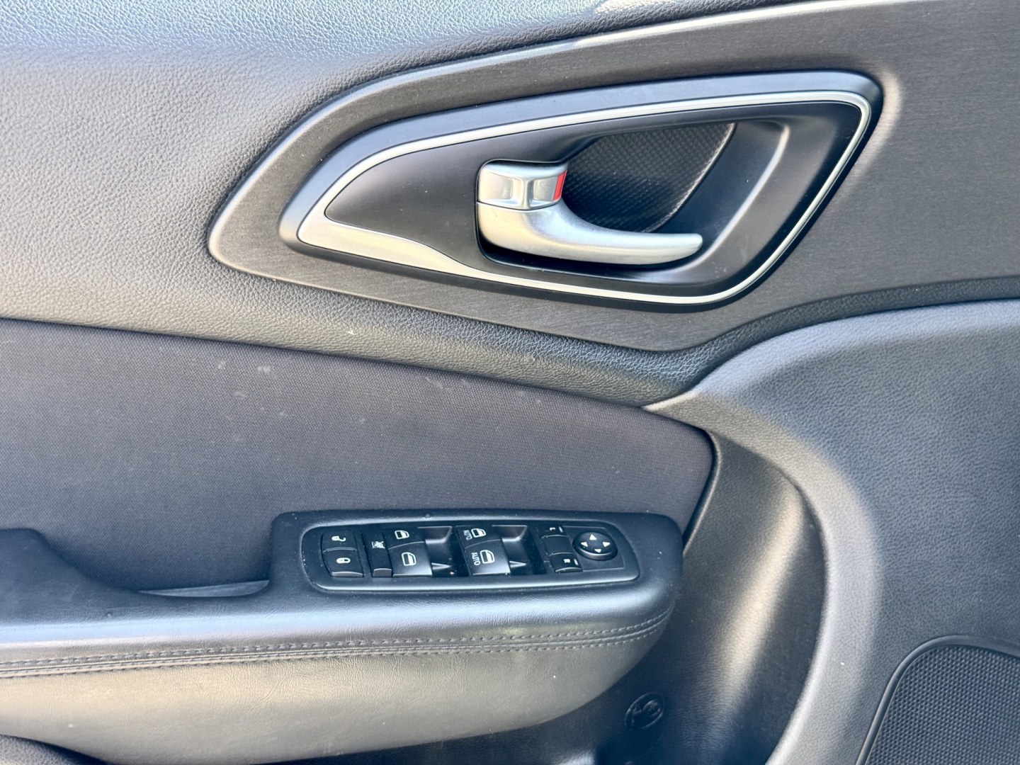 2016 BLACK Chrysler 200 Limited (1C3CCCAB8GN) with an 2.4L L4 DOHC 16V engine, 9A transmission, located at 7600 S Western Ave., Chicago, IL, 60620, (773) 918-3980, 0.000000, 0.000000- Photo#4