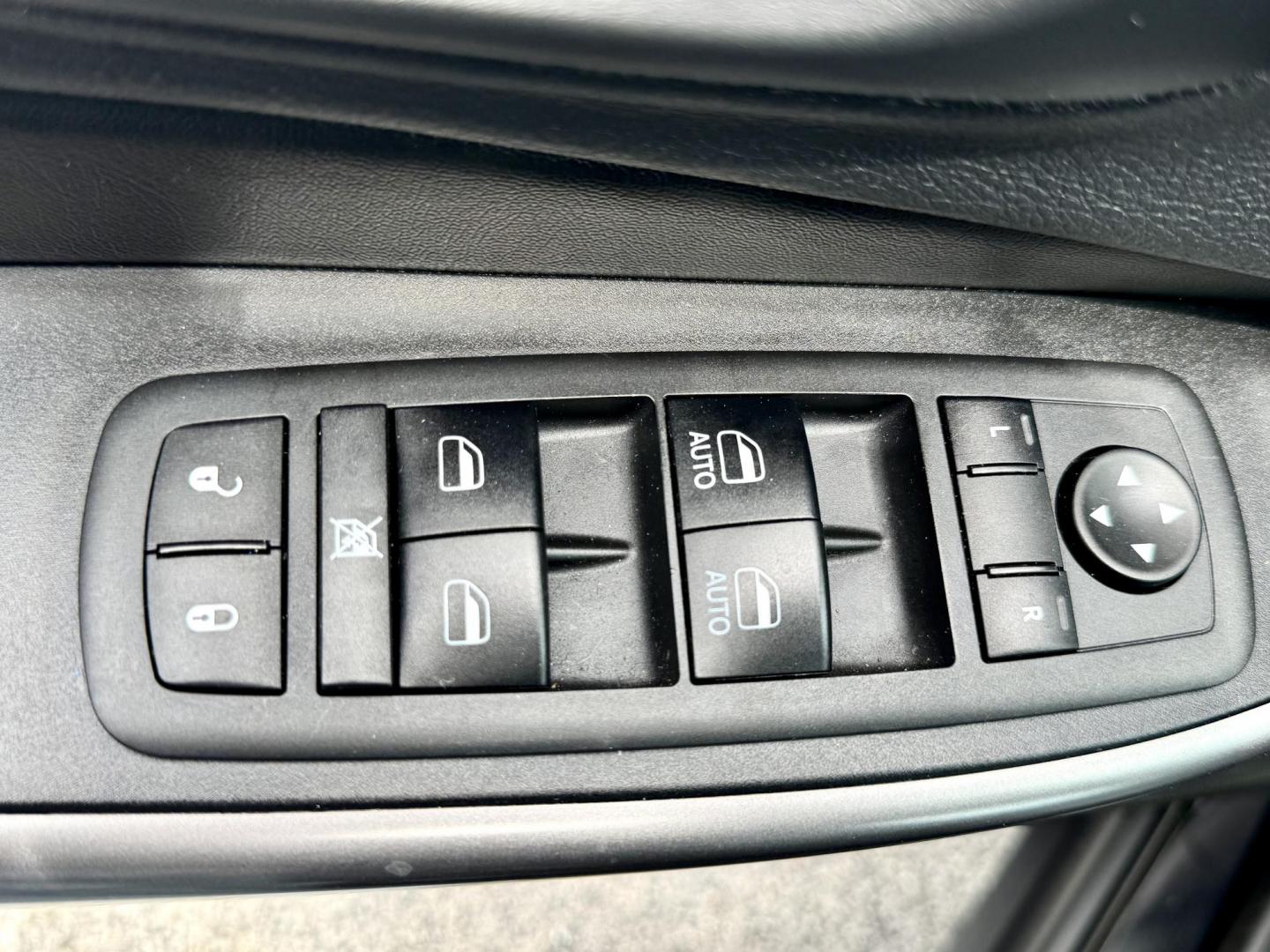 2019 BLACK Jeep Cherokee Latitude Plus 4WD (1C4PJMLBXKD) with an 2.4L L4 DOHC 16V engine, 9A transmission, located at 7600 S Western Ave., Chicago, IL, 60620, (773) 918-3980, 0.000000, 0.000000 - Photo#6