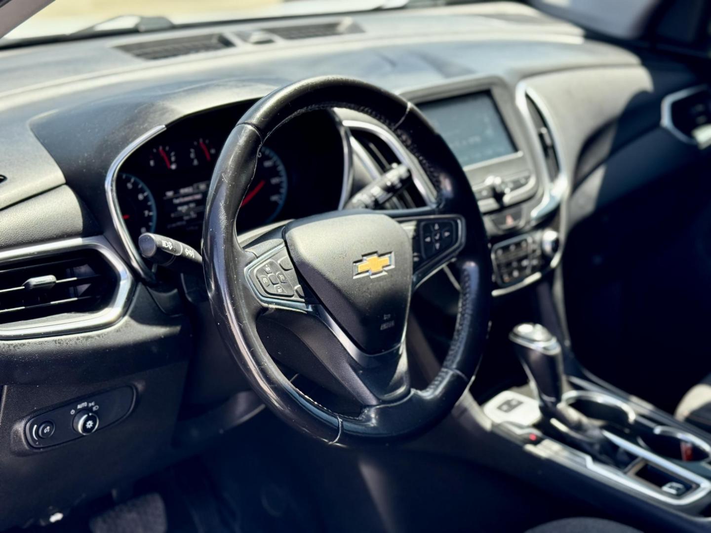 2018 WHITE Chevrolet Equinox LT AWD (3GNAXTEX0JS) with an 2.0L L4 DOHC 16V TURBO engine, 6A transmission, located at 7600 S Western Ave., Chicago, IL, 60620, (773) 918-3980, 0.000000, 0.000000 - Photo#5