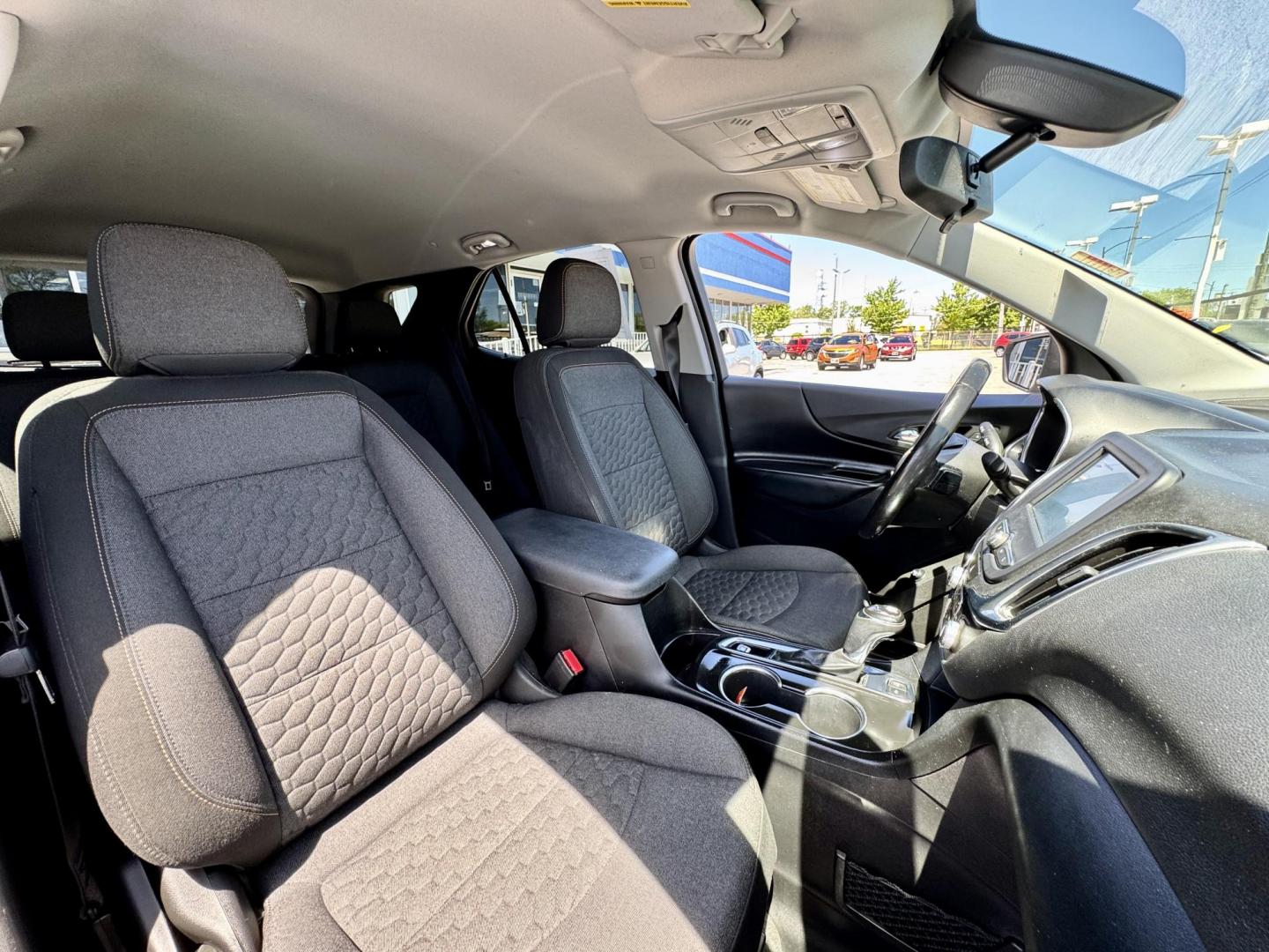 2018 WHITE Chevrolet Equinox LT AWD (3GNAXTEX0JS) with an 2.0L L4 DOHC 16V TURBO engine, 6A transmission, located at 7600 S Western Ave., Chicago, IL, 60620, (773) 918-3980, 0.000000, 0.000000 - Photo#11