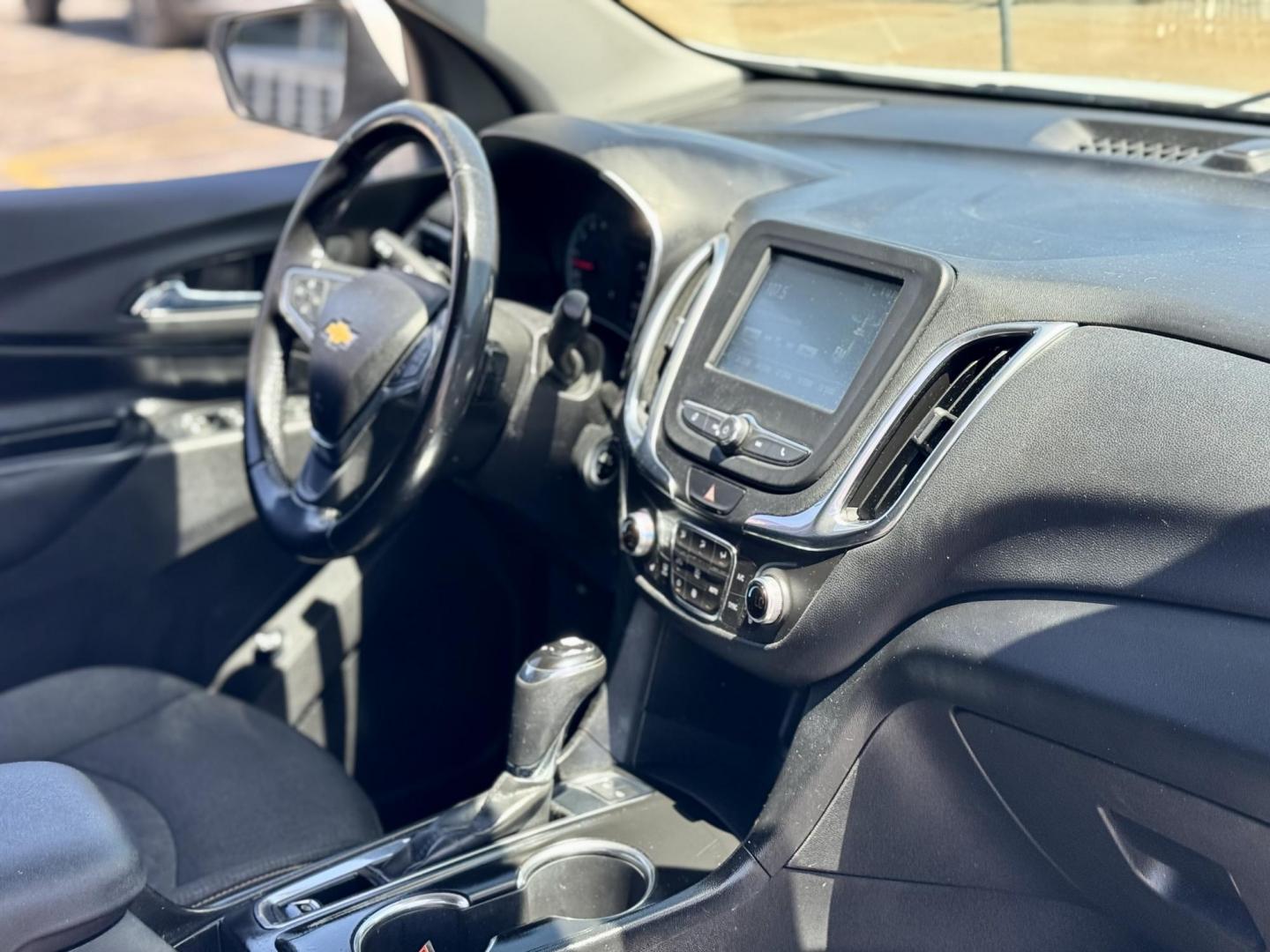 2018 WHITE Chevrolet Equinox LT AWD (3GNAXTEX0JS) with an 2.0L L4 DOHC 16V TURBO engine, 6A transmission, located at 7600 S Western Ave., Chicago, IL, 60620, (773) 918-3980, 0.000000, 0.000000 - Photo#10