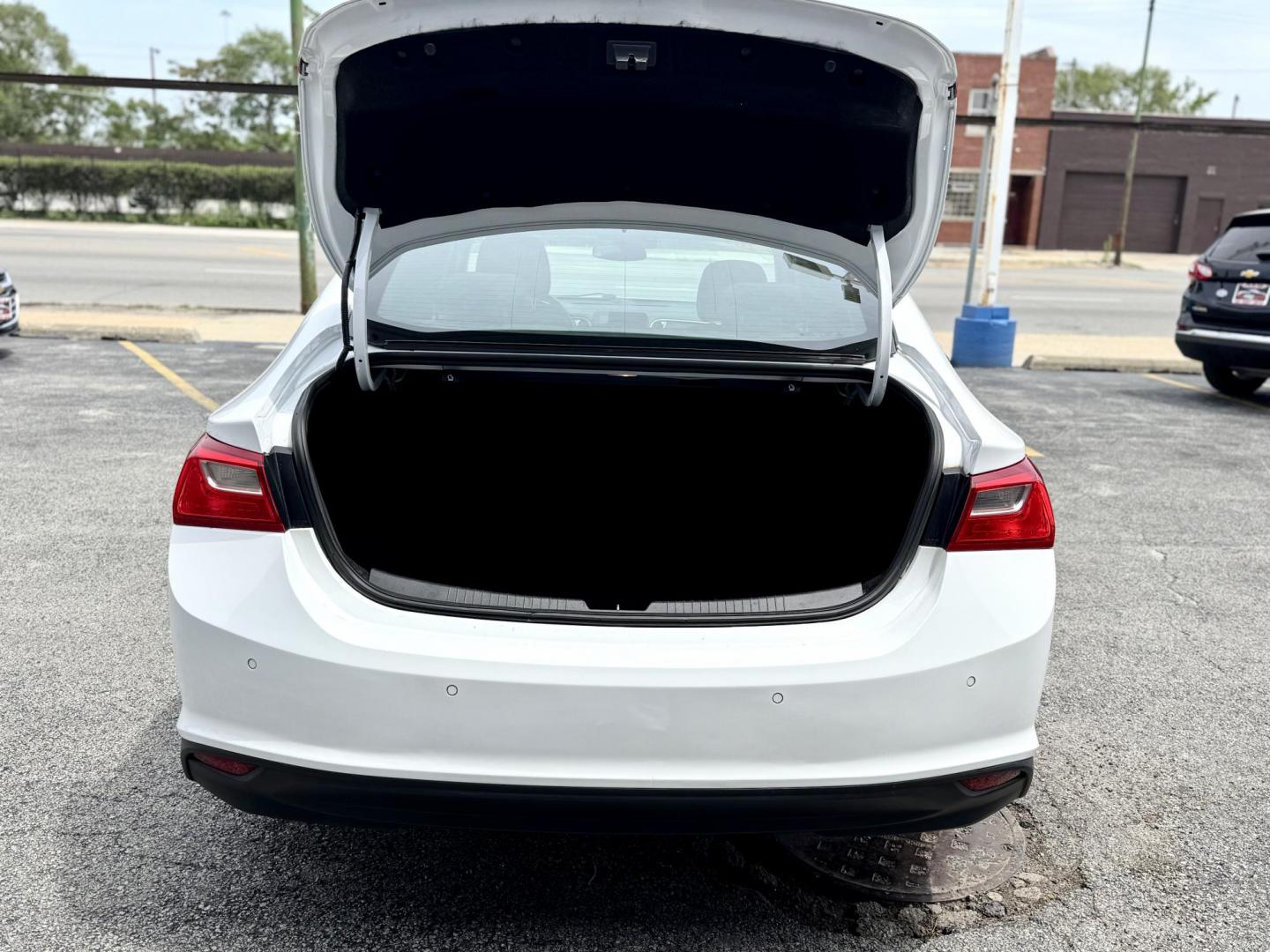 2023 WHITE Chevrolet Malibu 1LT (1G1ZD5ST2PF) with an 1.5L L4 DOHC 16V engine, 6A transmission, located at 7600 S Western Ave., Chicago, IL, 60620, (773) 918-3980, 0.000000, 0.000000 - Photo#4