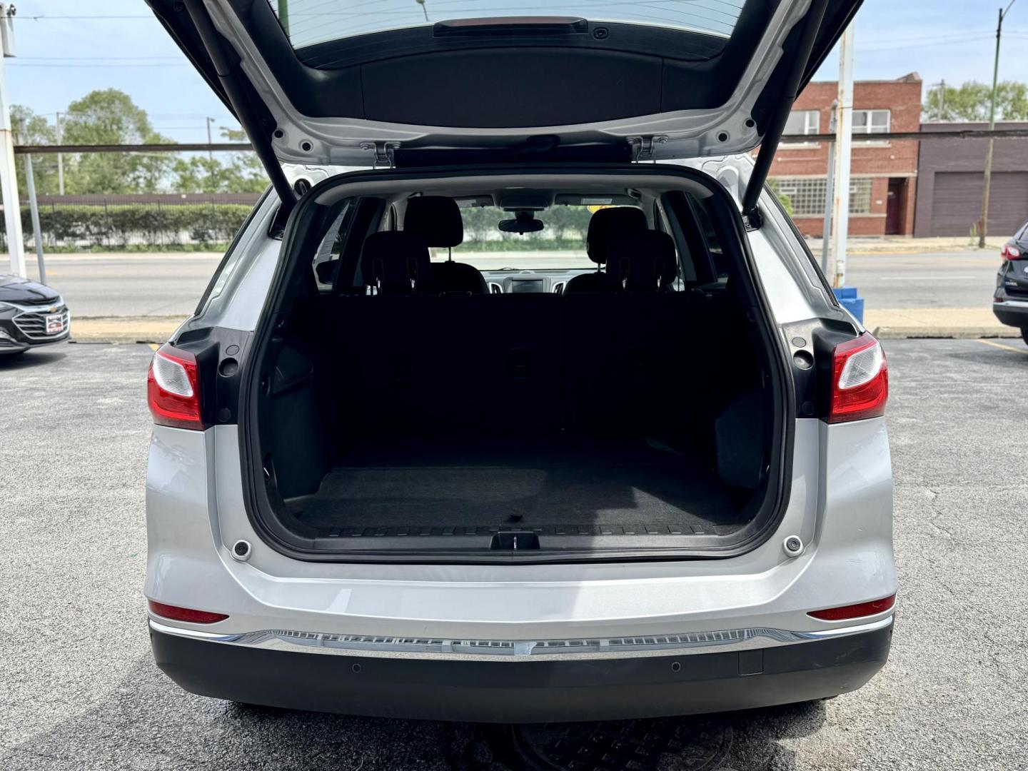 2020 GRAY Chevrolet Equinox LT 2WD (2GNAXJEV8L6) with an 1.5L L4 DIR DOHC 16V TURBO engine, 6A transmission, located at 7600 S Western Ave., Chicago, IL, 60620, (773) 918-3980, 0.000000, 0.000000 - Photo#4