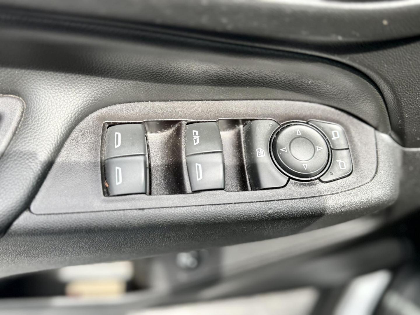 2020 GRAY Chevrolet Equinox LT 2WD (2GNAXJEV8L6) with an 1.5L L4 DIR DOHC 16V TURBO engine, 6A transmission, located at 7600 S Western Ave., Chicago, IL, 60620, (773) 918-3980, 0.000000, 0.000000 - Photo#6