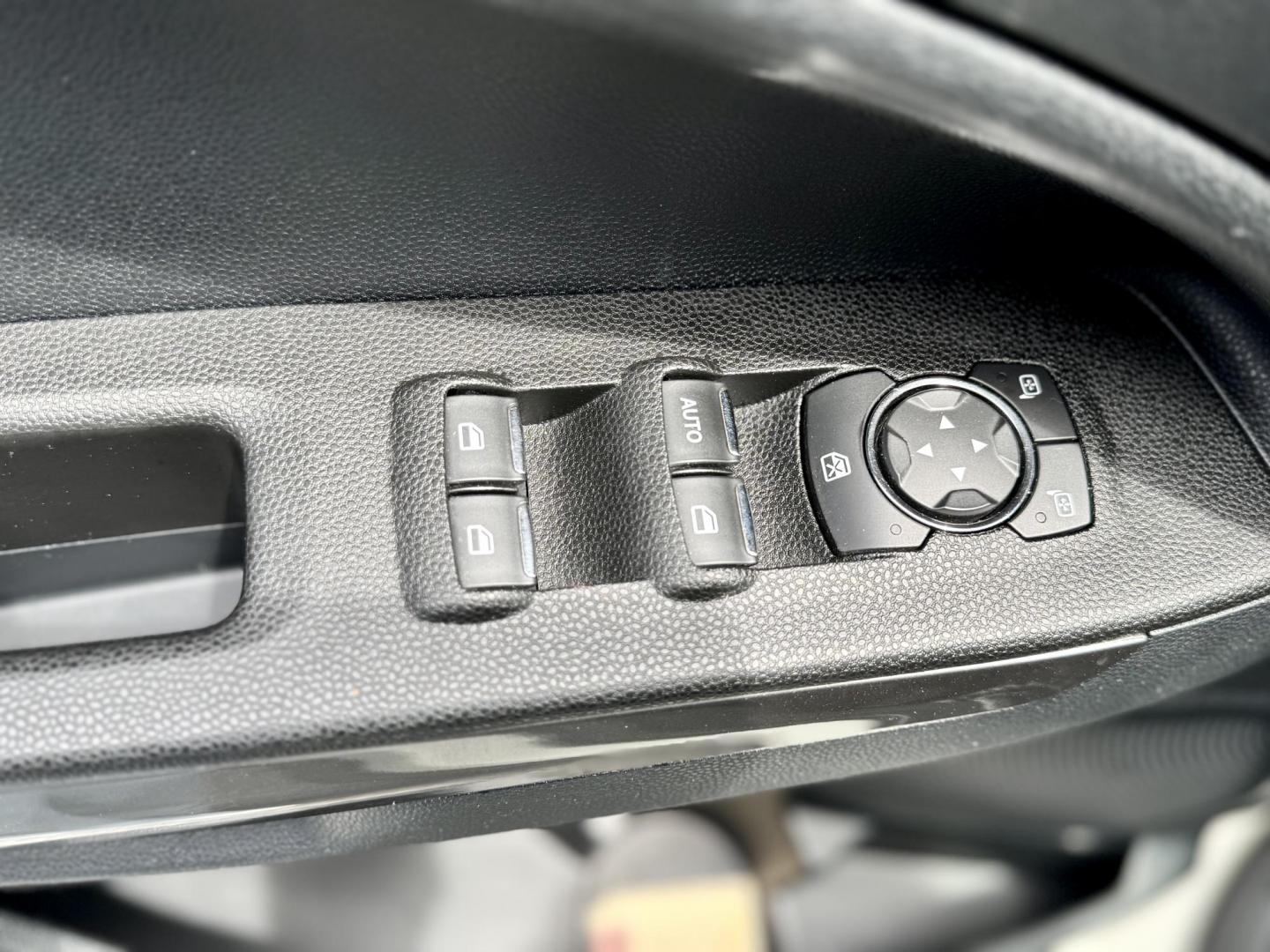 2020 WHITE Ford EcoSport SE (MAJ3S2GE2LC) with an 1.0L L3 engine, 6A transmission, located at 7600 S Western Ave., Chicago, IL, 60620, (773) 918-3980, 0.000000, 0.000000 - Photo#6