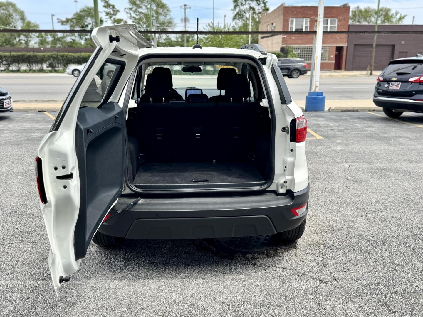 2020 WHITE Ford EcoSport SE (MAJ3S2GE2LC) with an 1.0L L3 engine, 6A transmission, located at 7600 S Western Ave., Chicago, IL, 60620, (773) 918-3980, 0.000000, 0.000000 - Photo#4