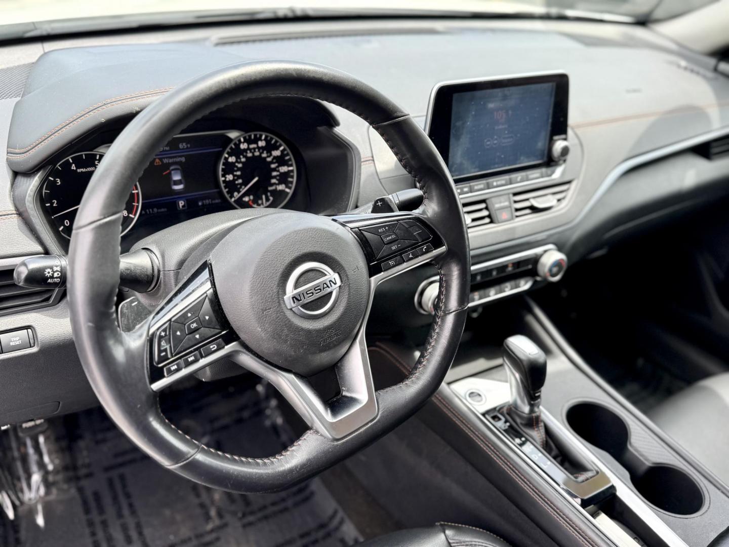 2020 WHITE Nissan Altima 2.5 SR (1N4BL4CV6LC) with an 2.5L L4 DOHC 16V engine, CVT transmission, located at 7600 S Western Ave., Chicago, IL, 60620, (773) 918-3980, 0.000000, 0.000000 - Photo#5