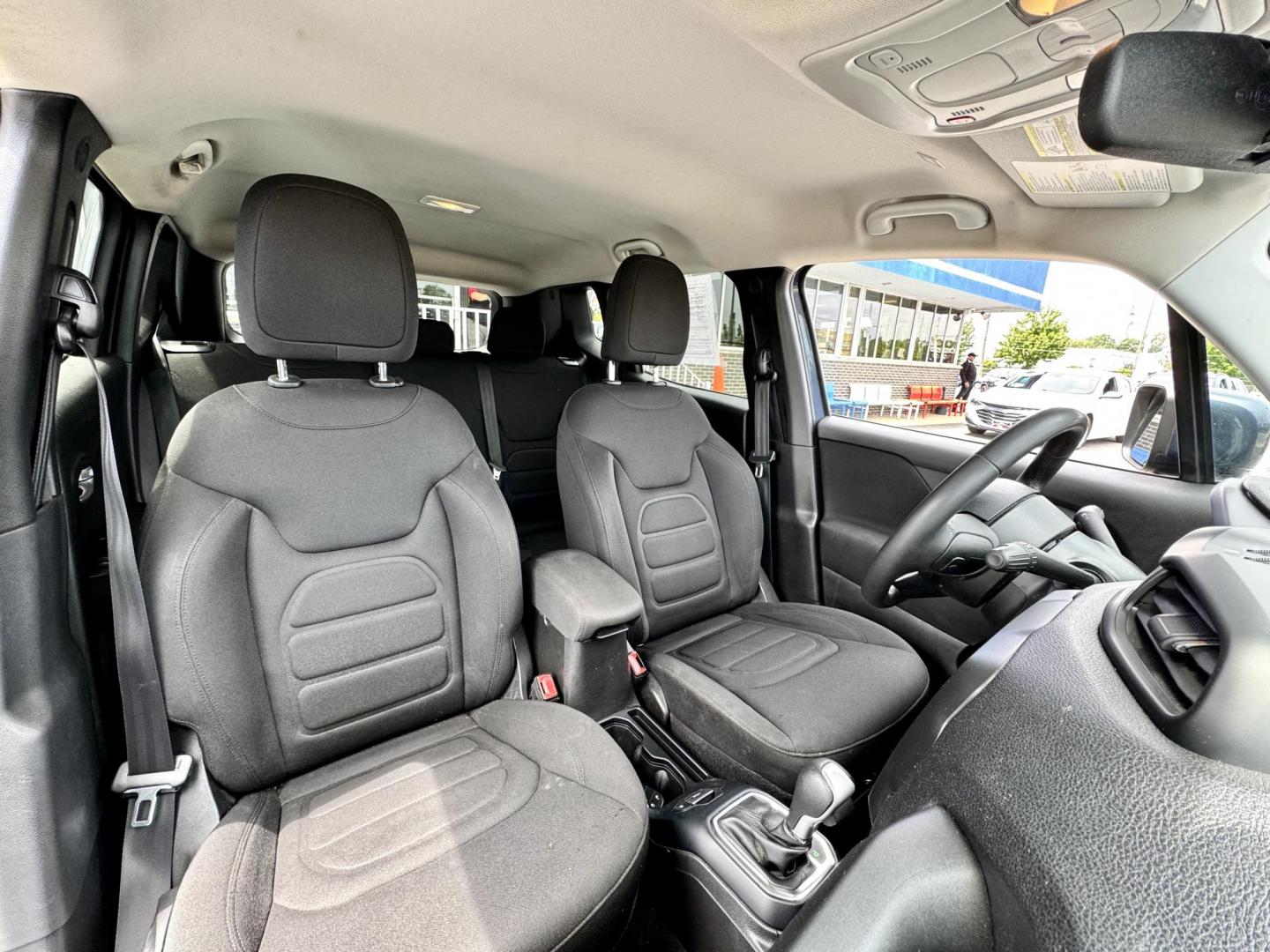 2021 BLUE Jeep Renegade Latitude (ZACNJCBB6MP) with an 2.4L L4 DOHC 16V engine, 9A transmission, located at 7600 S Western Ave., Chicago, IL, 60620, (773) 918-3980, 0.000000, 0.000000 - Photo#9