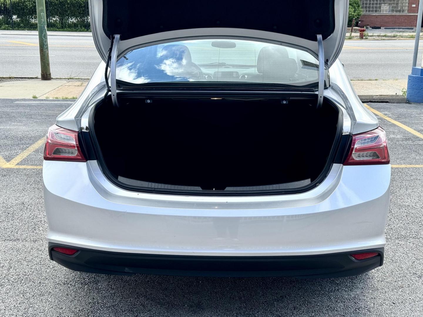 2022 SILVER Chevrolet Malibu LT (1G1ZD5ST7NF) with an 1.5L L4 DOHC 16V engine, 6A transmission, located at 7600 S Western Ave., Chicago, IL, 60620, (773) 918-3980, 0.000000, 0.000000- Photo#4