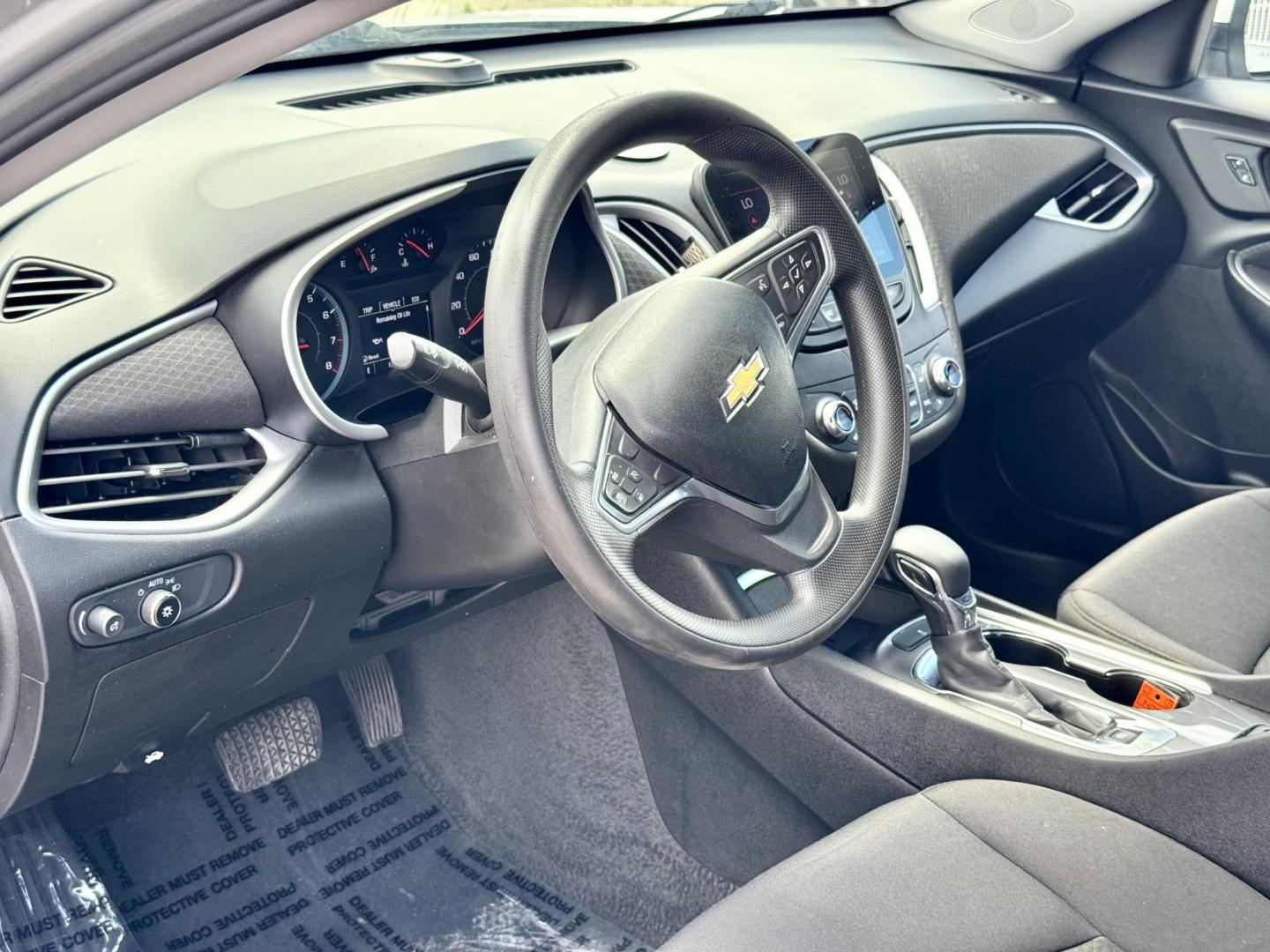 2022 SILVER Chevrolet Malibu LT (1G1ZD5ST7NF) with an 1.5L L4 DOHC 16V engine, 6A transmission, located at 7600 S Western Ave., Chicago, IL, 60620, (773) 918-3980, 0.000000, 0.000000- Photo#5