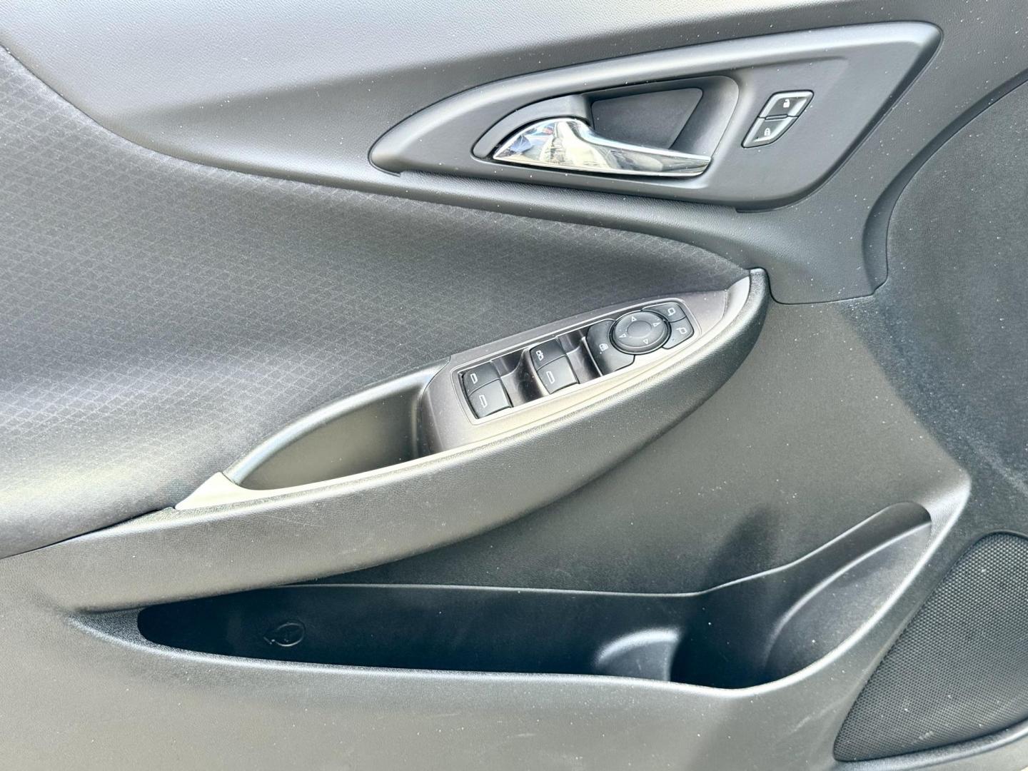 2022 SILVER Chevrolet Malibu LT (1G1ZD5ST7NF) with an 1.5L L4 DOHC 16V engine, 6A transmission, located at 7600 S Western Ave., Chicago, IL, 60620, (773) 918-3980, 0.000000, 0.000000- Photo#6