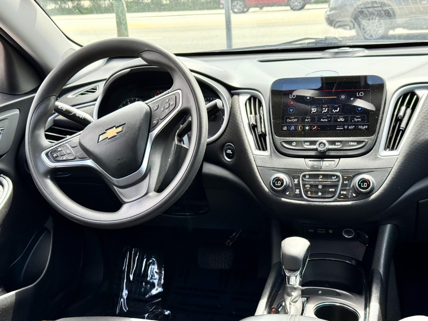 2022 SILVER Chevrolet Malibu LT (1G1ZD5ST7NF) with an 1.5L L4 DOHC 16V engine, 6A transmission, located at 7600 S Western Ave., Chicago, IL, 60620, (773) 918-3980, 0.000000, 0.000000- Photo#9
