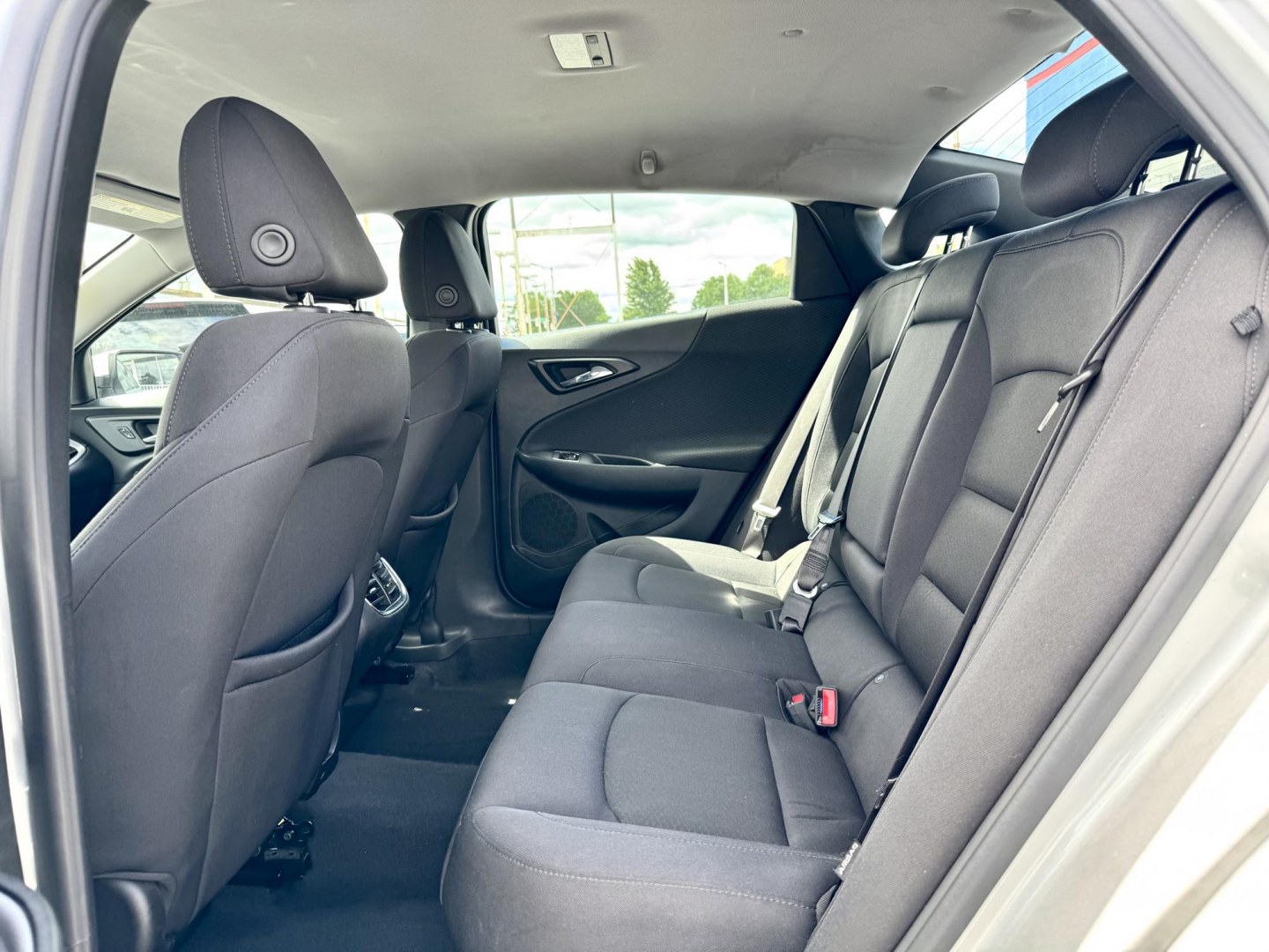 2022 SILVER Chevrolet Malibu LT (1G1ZD5ST7NF) with an 1.5L L4 DOHC 16V engine, 6A transmission, located at 7600 S Western Ave., Chicago, IL, 60620, (773) 918-3980, 0.000000, 0.000000- Photo#8