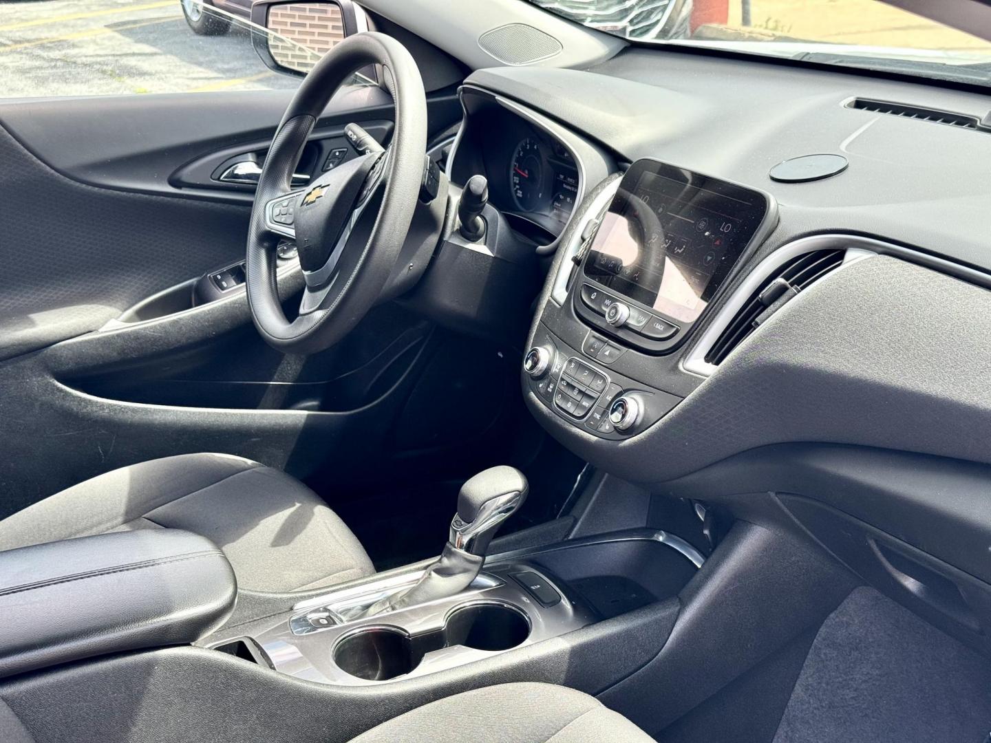 2022 SILVER Chevrolet Malibu LT (1G1ZD5ST7NF) with an 1.5L L4 DOHC 16V engine, 6A transmission, located at 7600 S Western Ave., Chicago, IL, 60620, (773) 918-3980, 0.000000, 0.000000- Photo#10
