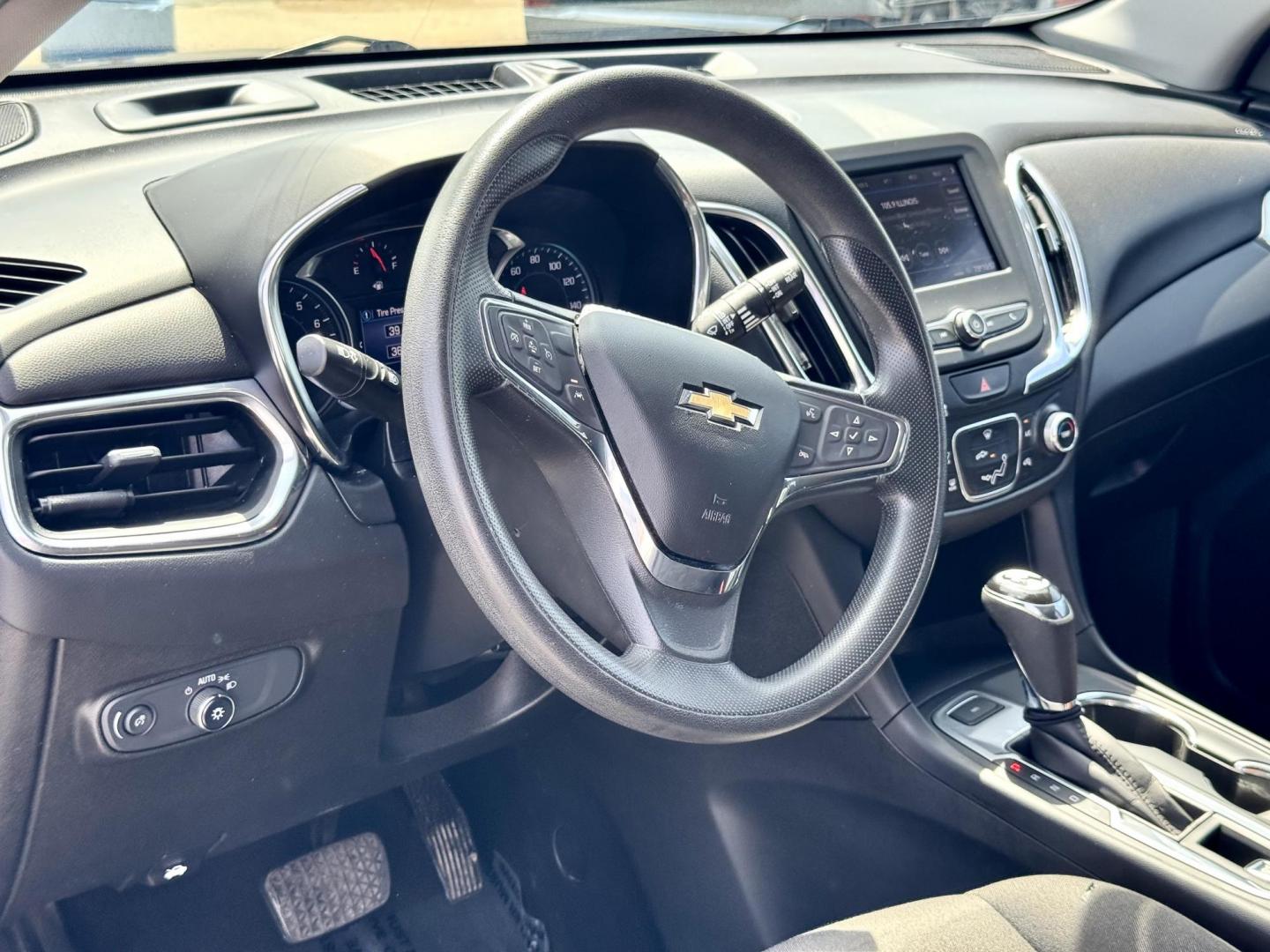 2020 BLUE Chevrolet Equinox LT AWD (2GNAXUEV7L6) with an 1.5L L4 DOHC 16V TURBO engine, 6A transmission, located at 7600 S Western Ave., Chicago, IL, 60620, (773) 918-3980, 0.000000, 0.000000 - Photo#5