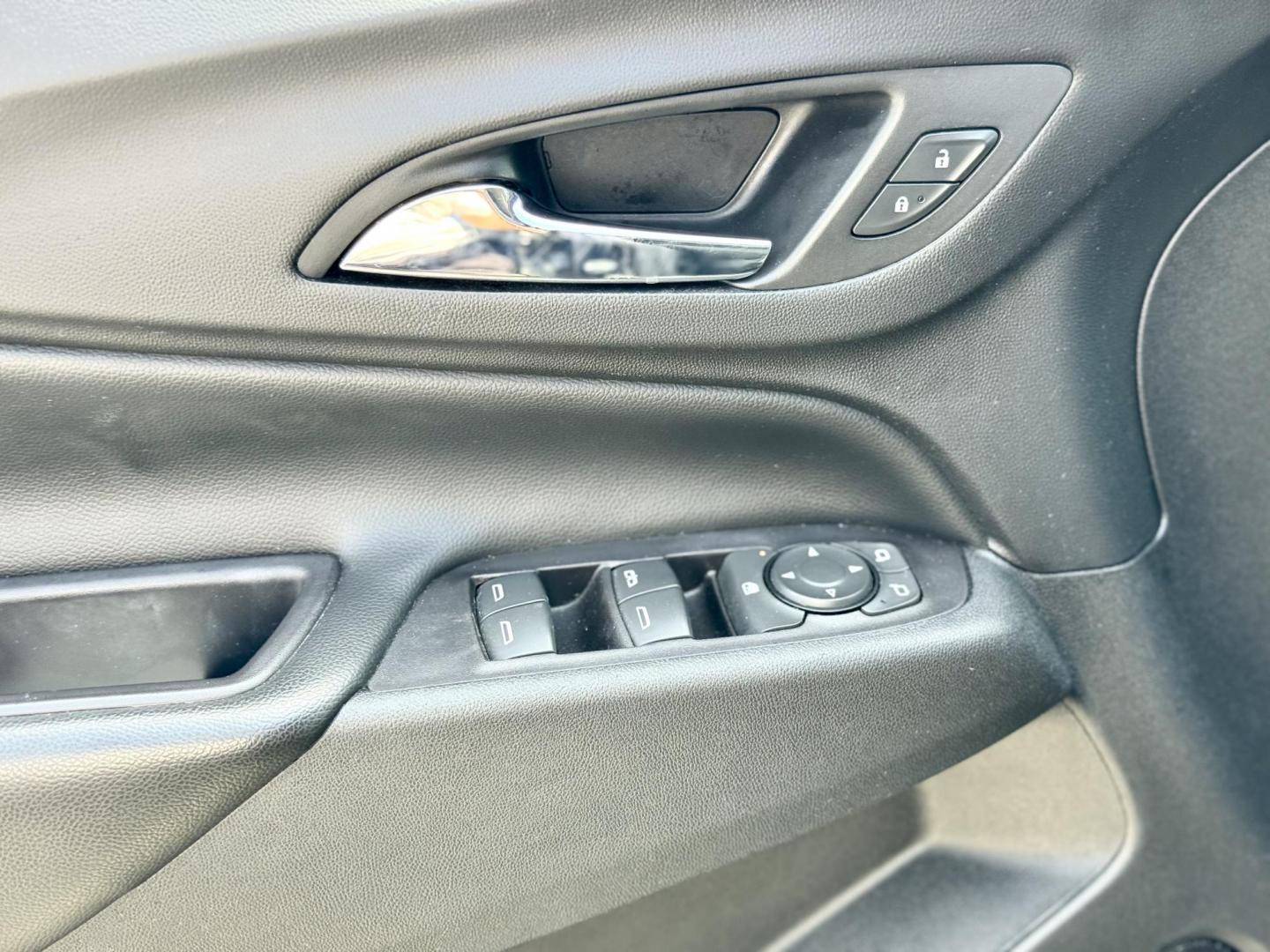 2020 BLUE Chevrolet Equinox LT AWD (2GNAXUEV7L6) with an 1.5L L4 DOHC 16V TURBO engine, 6A transmission, located at 7600 S Western Ave., Chicago, IL, 60620, (773) 918-3980, 0.000000, 0.000000 - Photo#6