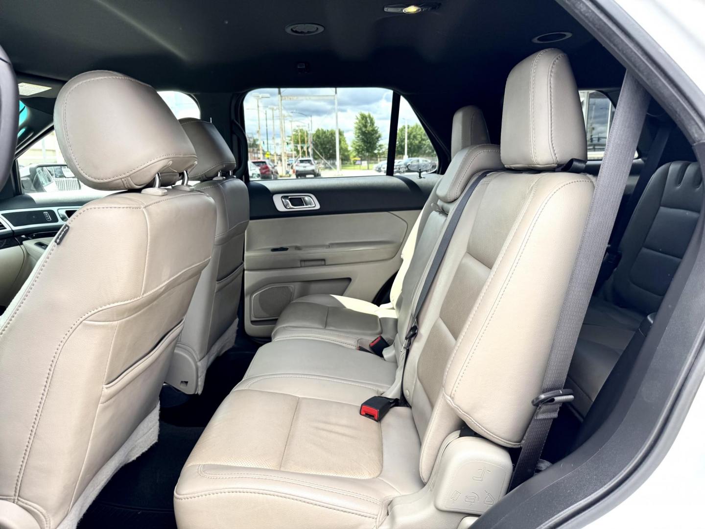2015 WHITE Ford Explorer Limited 4WD (1FM5K8F82FG) with an 3.5L V6 DOHC 24V engine, 6-Speed Automatic transmission, located at 7600 S Western Ave., Chicago, IL, 60620, (773) 918-3980, 0.000000, 0.000000 - Photo#8
