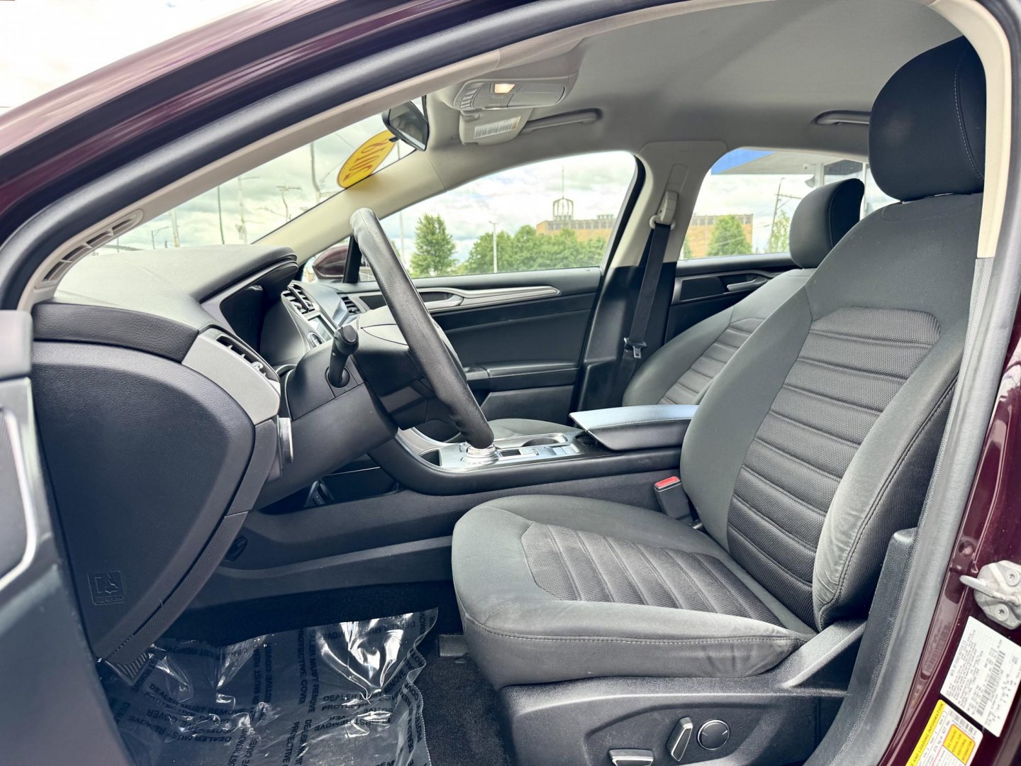 2018 RED Ford Fusion SE (3FA6P0H70JR) with an 2.5L L4 DOHC 16V engine, 6A transmission, located at 7600 S Western Ave., Chicago, IL, 60620, (773) 918-3980, 0.000000, 0.000000- Photo#7