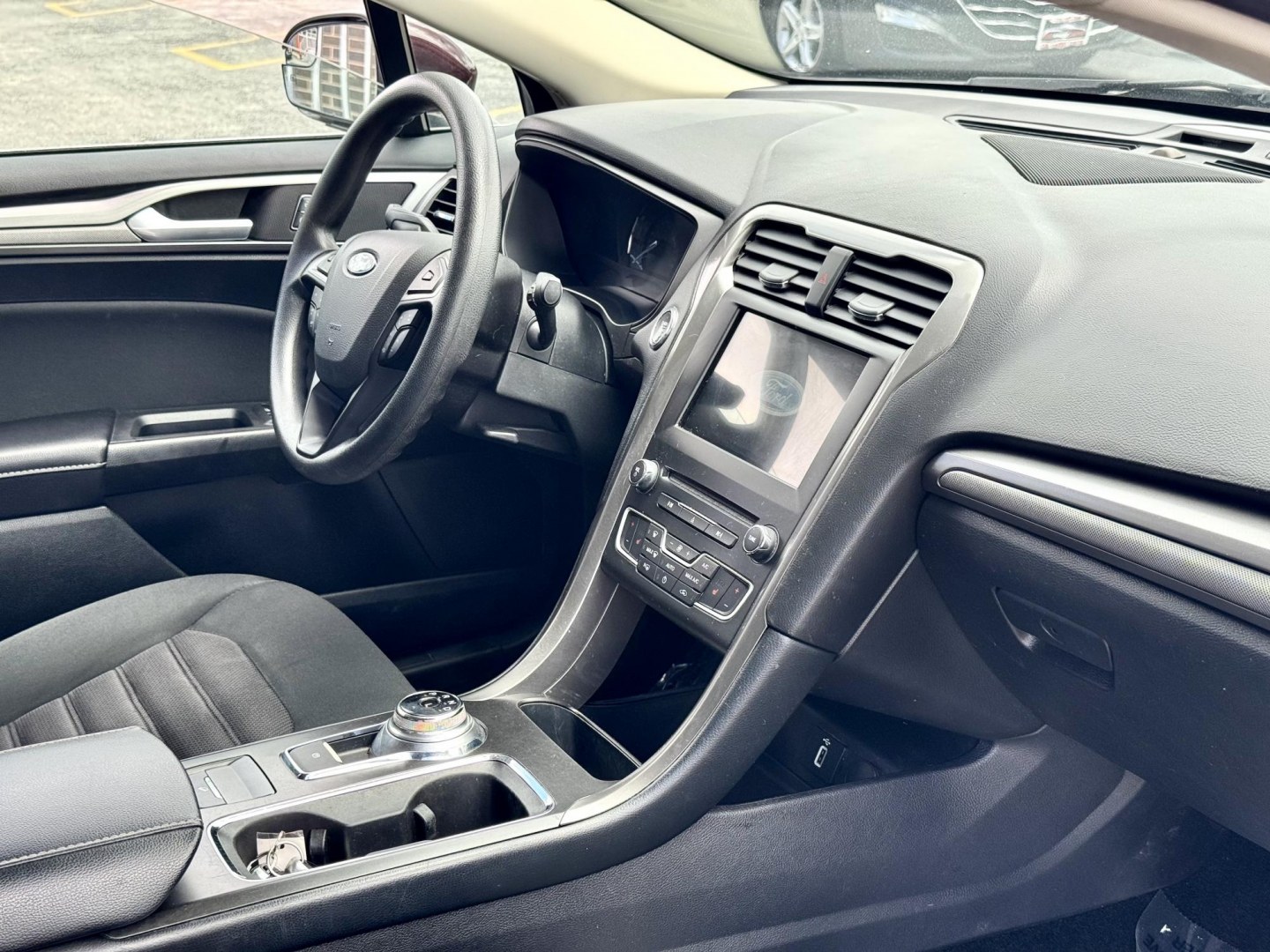 2018 RED Ford Fusion SE (3FA6P0H70JR) with an 2.5L L4 DOHC 16V engine, 6A transmission, located at 7600 S Western Ave., Chicago, IL, 60620, (773) 918-3980, 0.000000, 0.000000- Photo#10