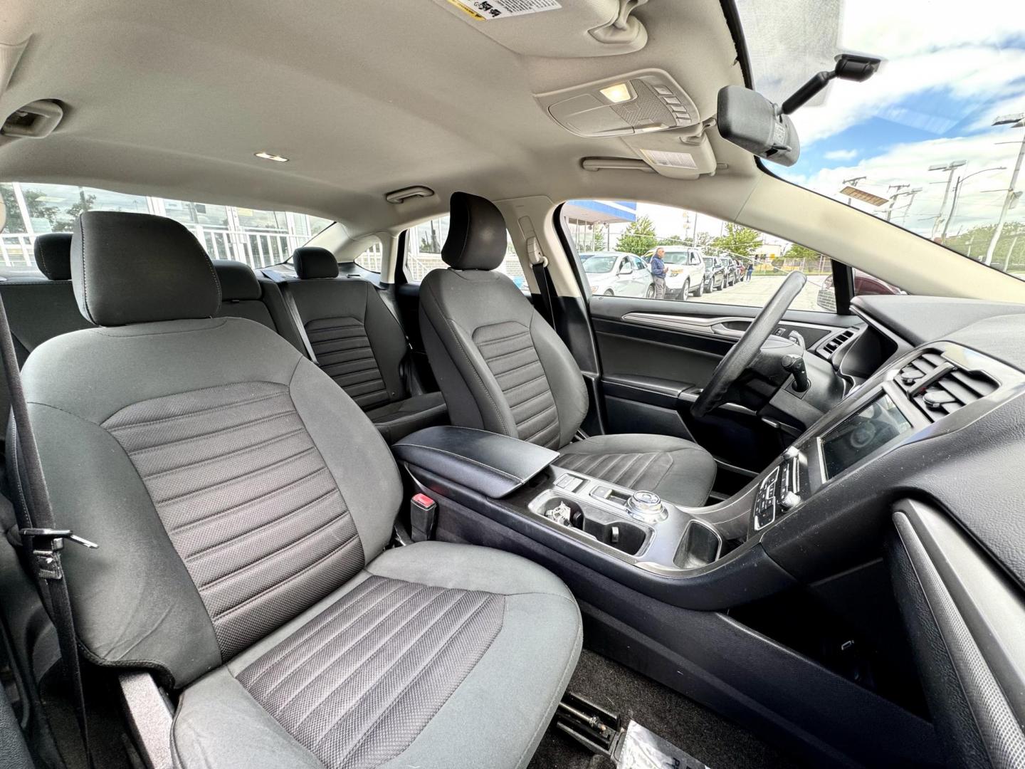 2018 RED Ford Fusion SE (3FA6P0H70JR) with an 2.5L L4 DOHC 16V engine, 6A transmission, located at 7600 S Western Ave., Chicago, IL, 60620, (773) 918-3980, 0.000000, 0.000000- Photo#11