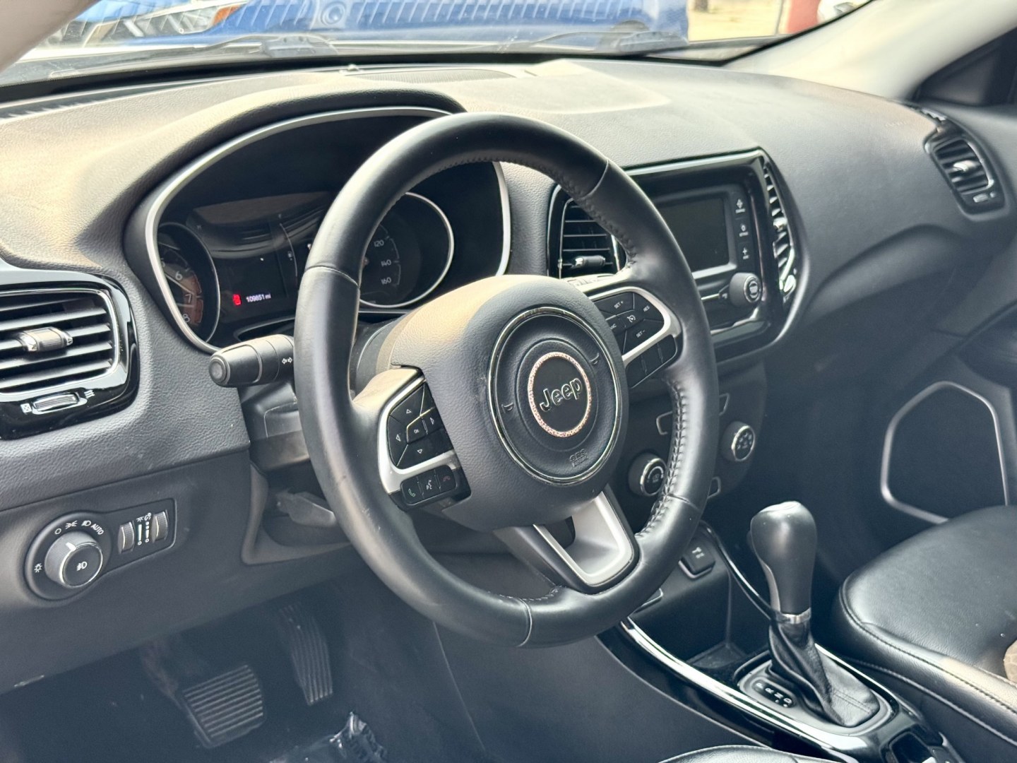 2018 WHITE Jeep Compass Sport FWD (3C4NJCBB4JT) with an 2.4L L4 DOHC 16V engine, located at 7600 S Western Ave., Chicago, IL, 60620, (773) 918-3980, 0.000000, 0.000000- Photo#5