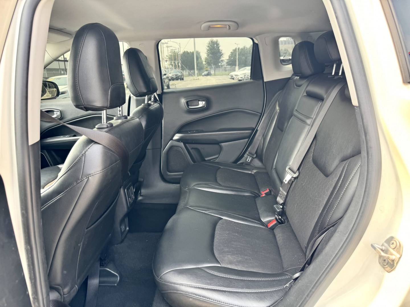 2018 WHITE Jeep Compass Sport FWD (3C4NJCBB4JT) with an 2.4L L4 DOHC 16V engine, located at 7600 S Western Ave., Chicago, IL, 60620, (773) 918-3980, 0.000000, 0.000000- Photo#8